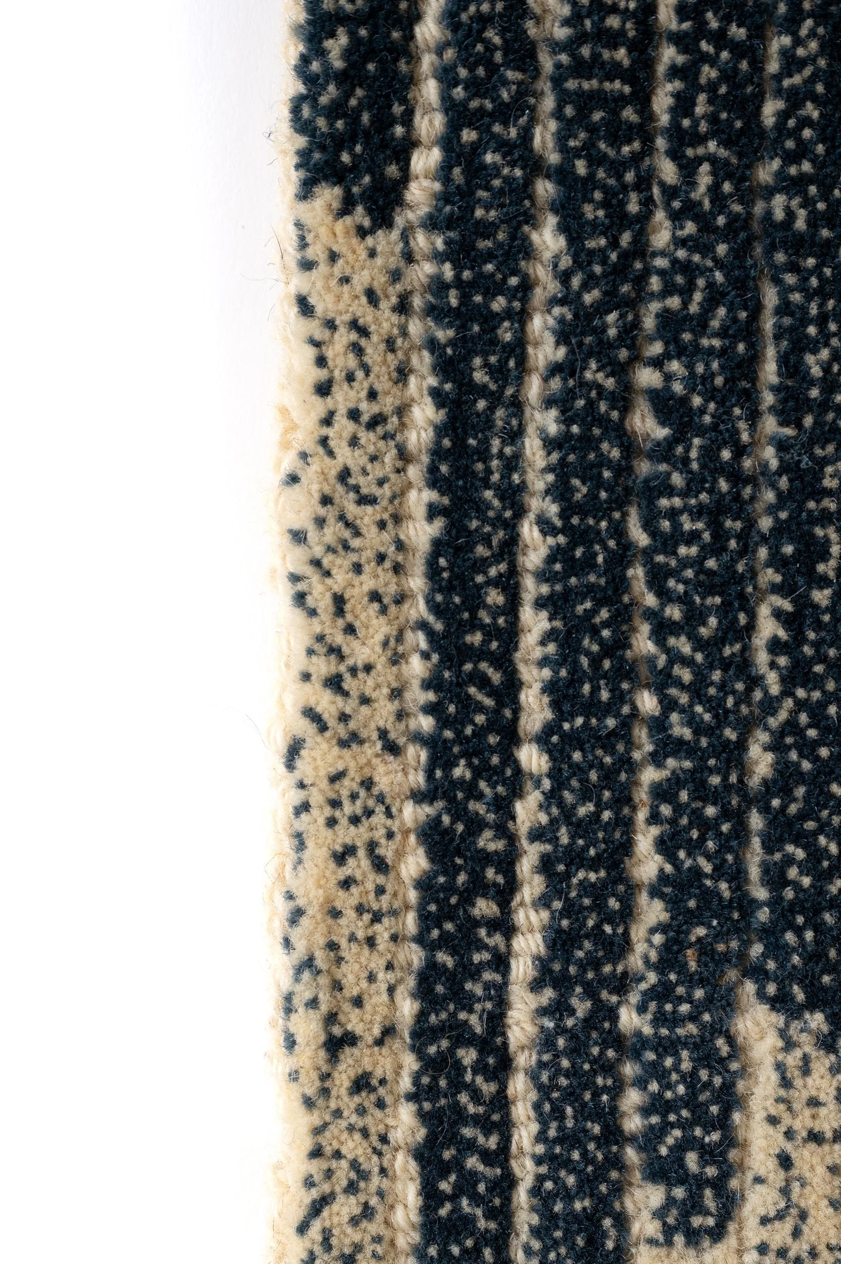 C-001537_03_handtufted.jpg