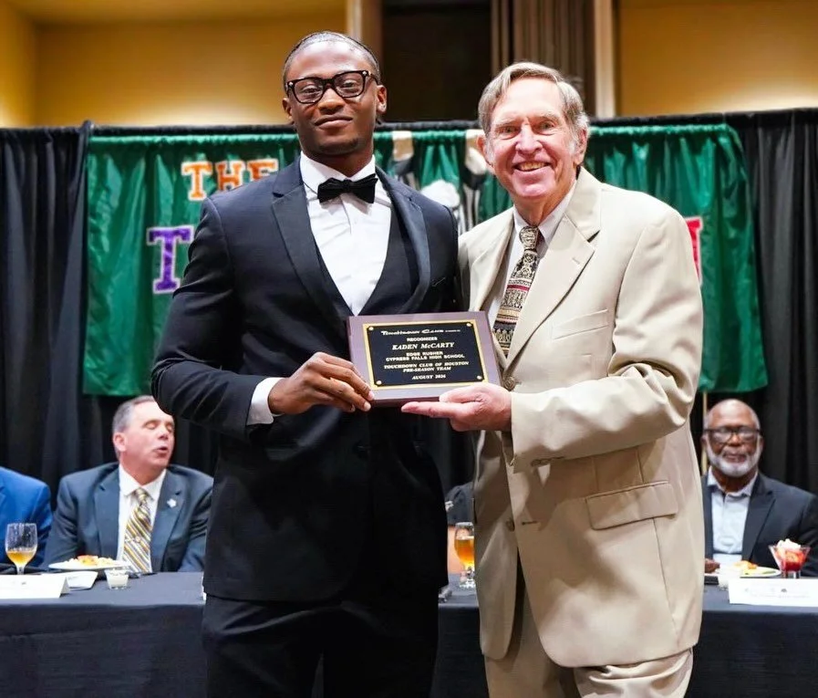 📸: KADEN MCCARTY attends the Houston Touchdown Club Awards Dinner for receiving UIL Preseason Team Honors!

Congrats K9!💪