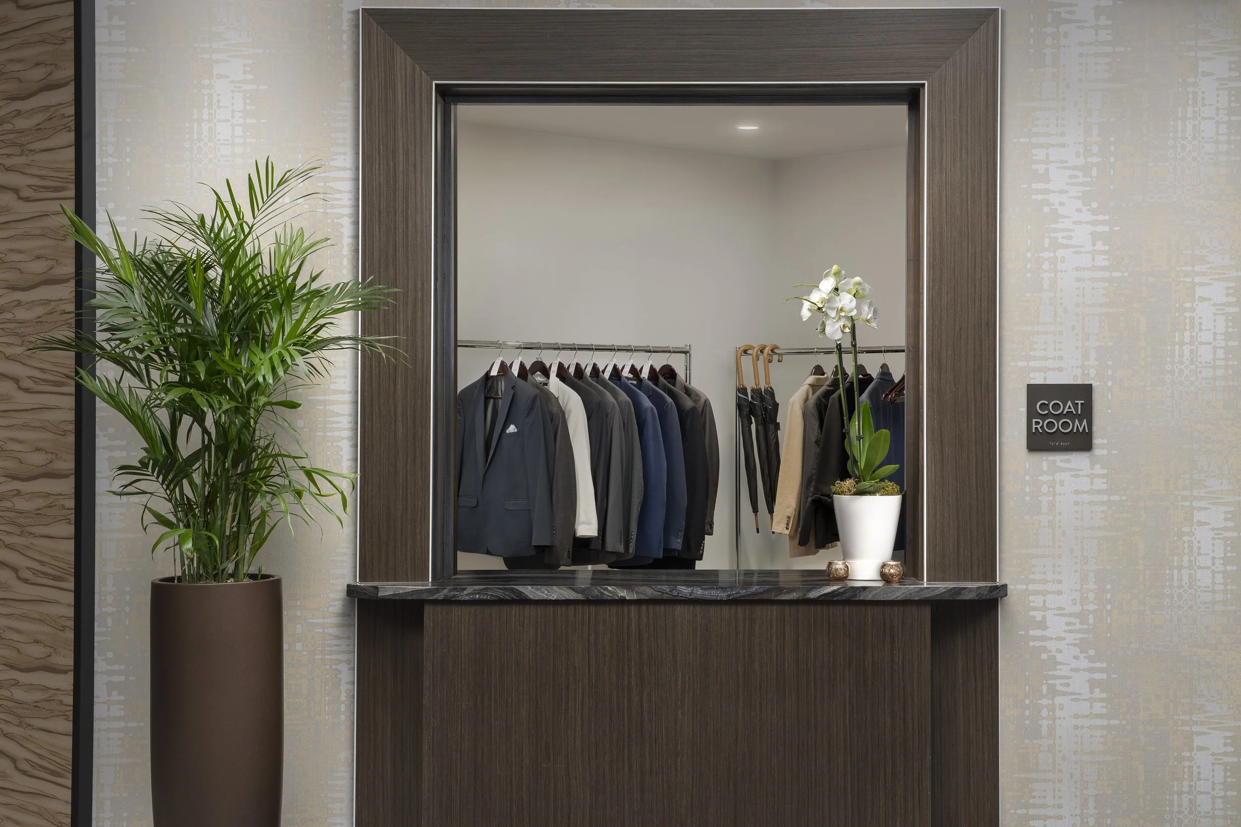 SILVER_CLOUD_POINT_RUSTON_COATROOM.jpg