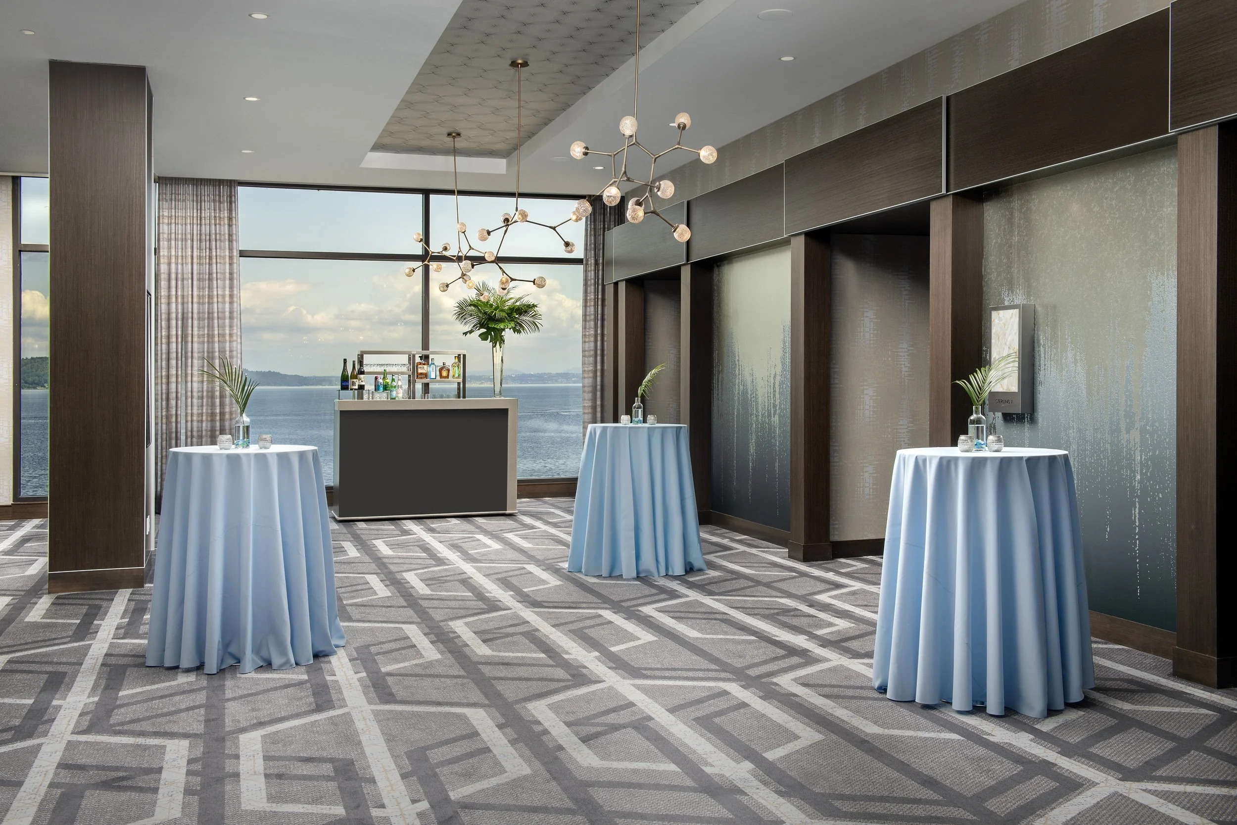 SILVERCLOUD_PTRUSTON_SPACES_FOYER_BAR_SETUP.jpg