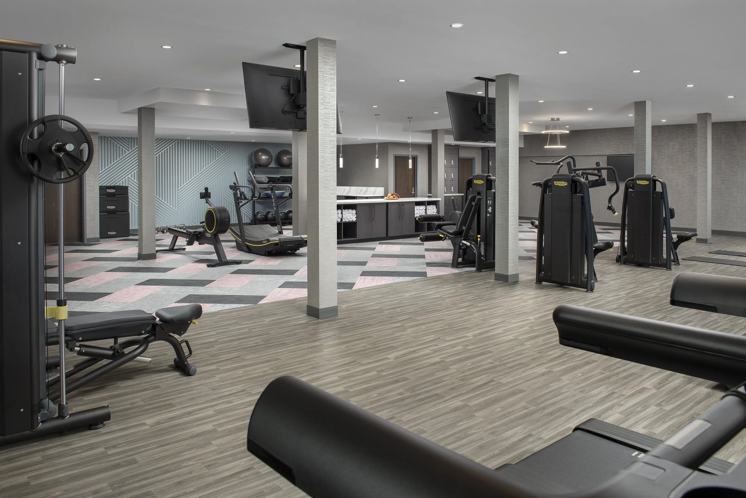 SILVER_CLOUD_POINT_RUSTON_FITCTR_002.jpg
