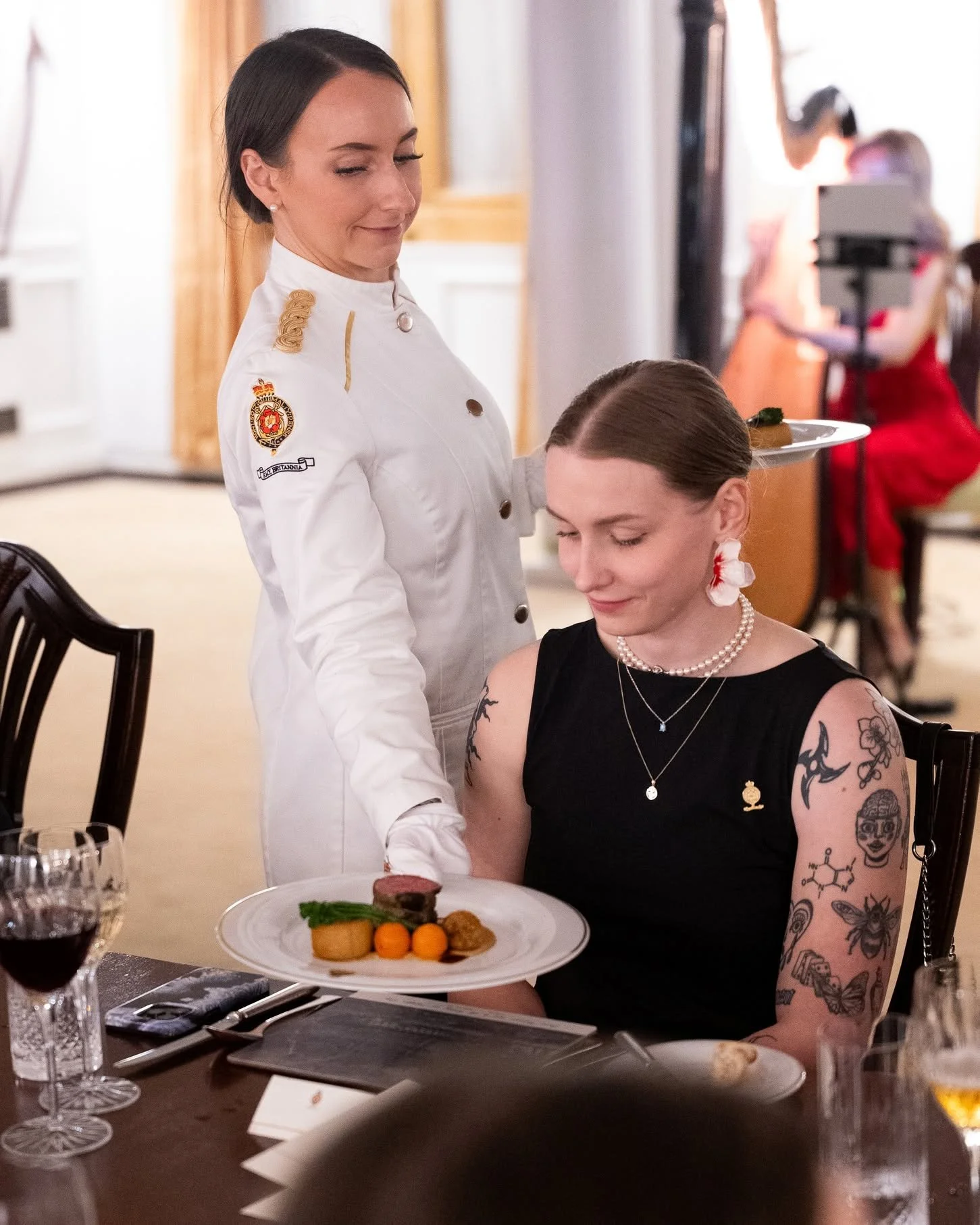 The @royalyachtbritannia  service dinner. ⚓🌊

(3/3) ⛴

Thanks to my friend @salaveris_axilleas  for the gig and for accompanying me.

🙌 Some of the portraits we took before the dinner that were then printed and handed out at the end of the chairman