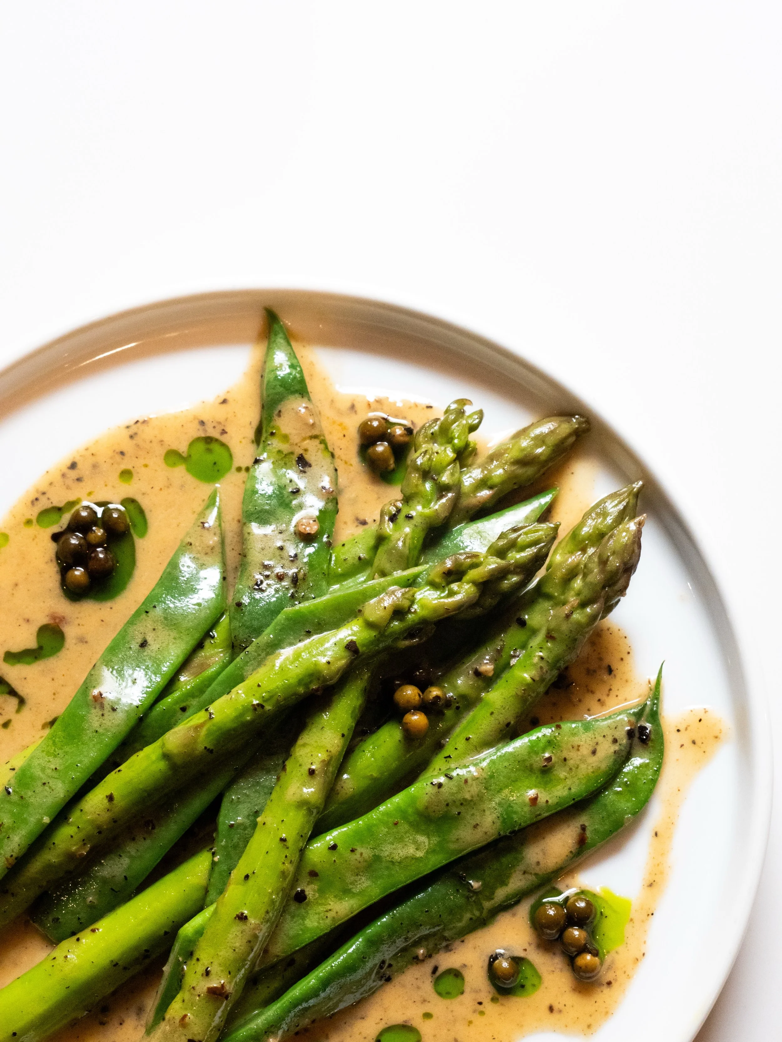 Green + beautiful asparagus from @five_march 💚

Such a privelage to photograph for them thanks @lilylamb99 🌟