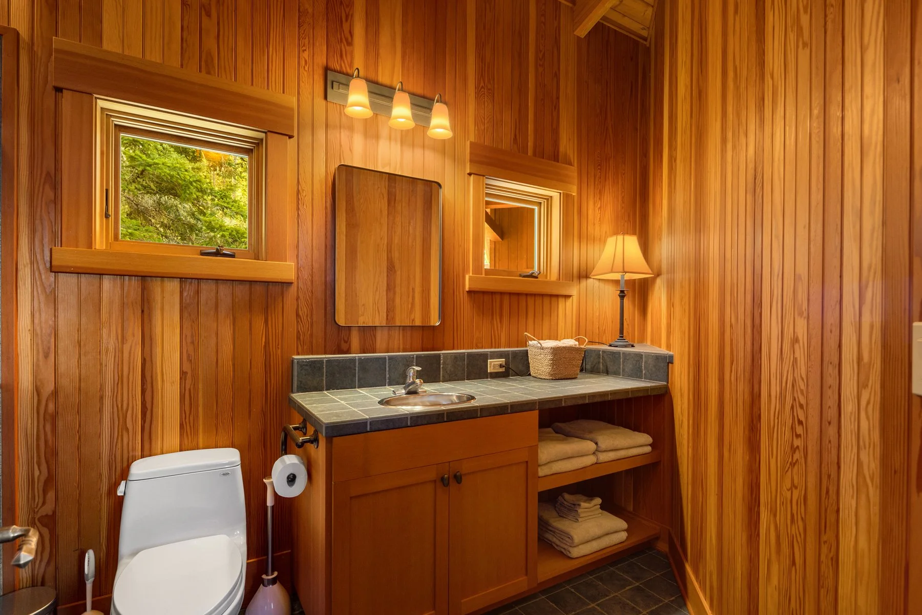 Main floor 3/4 bath