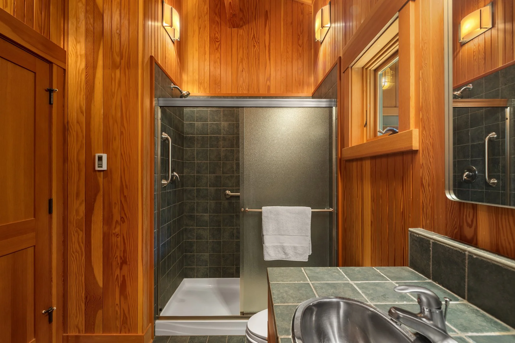 Main floor 3/4 bath