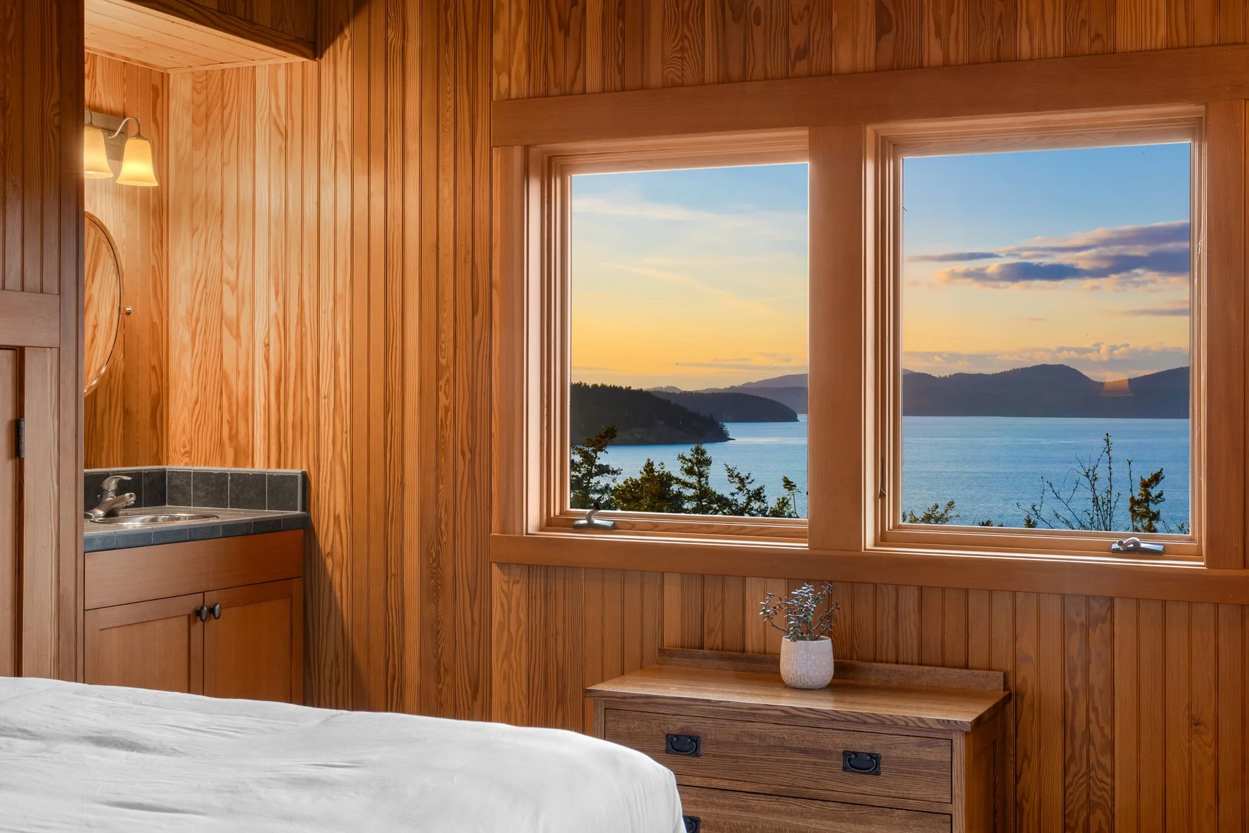 Guest  bedroom
