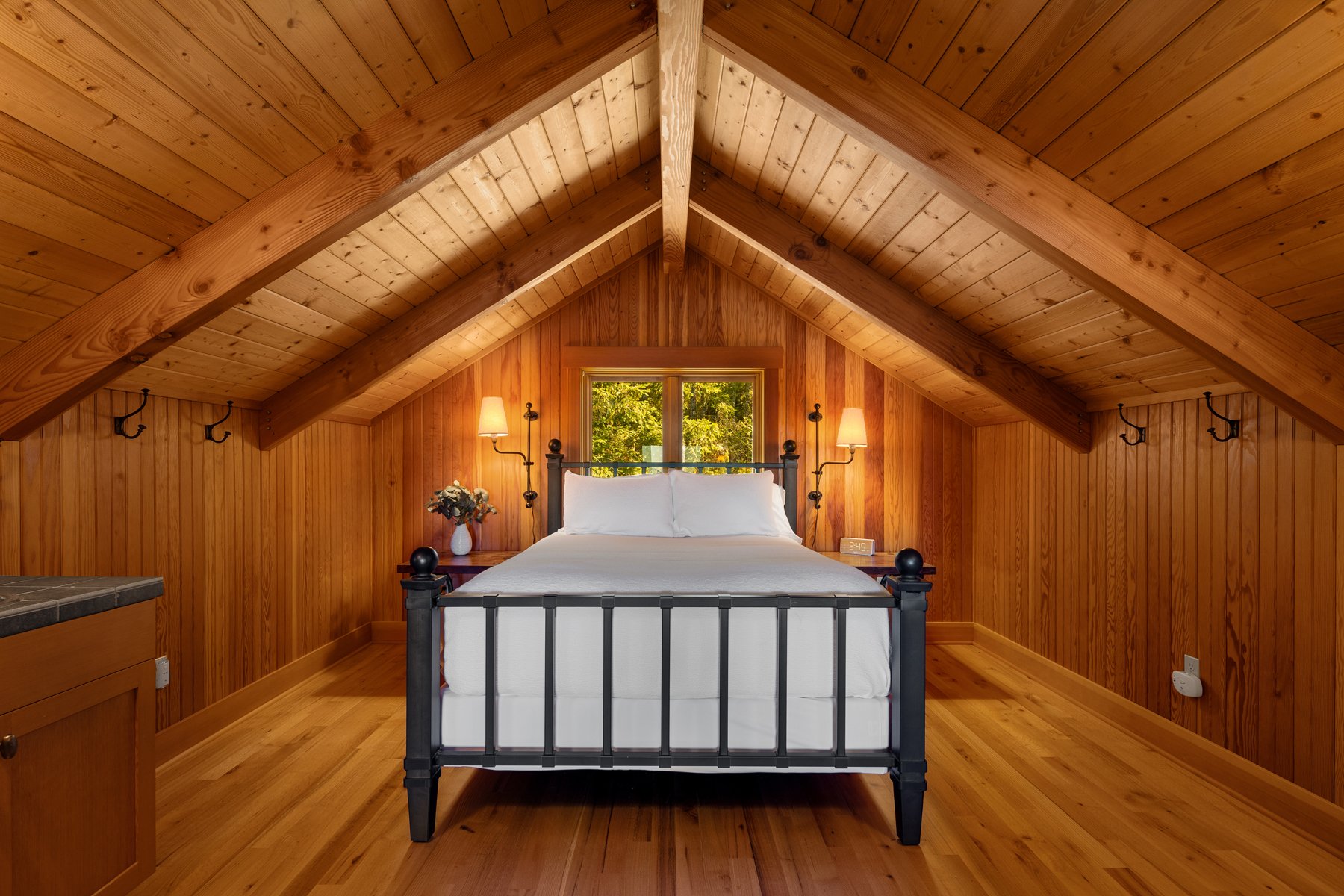 Upstairs guest bedroom