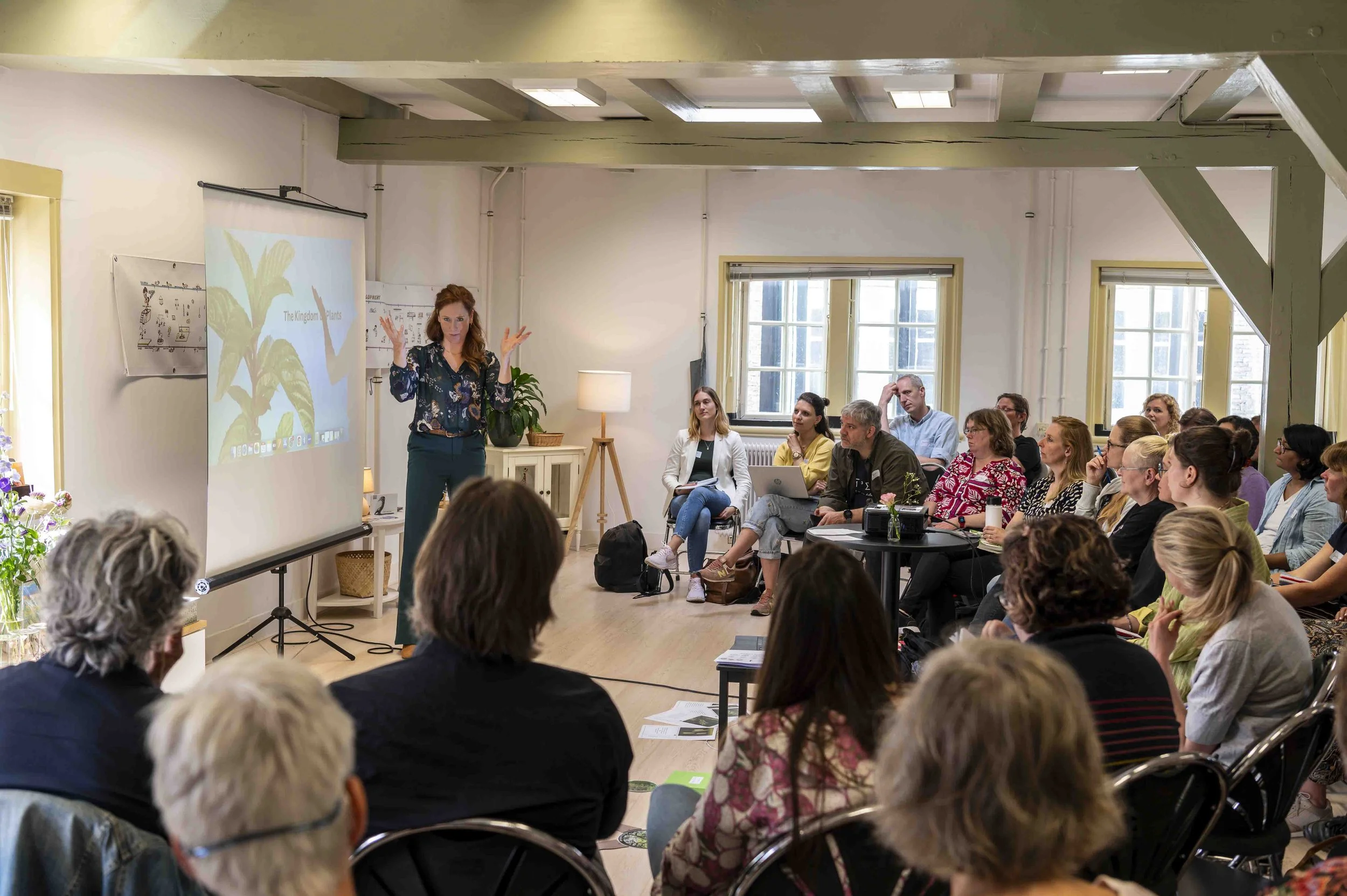 Bo Mynett presents an inspiring talk at the International montessori Institute in Delft, het meisjeshuis, about 'The Kingdom of Plants'.