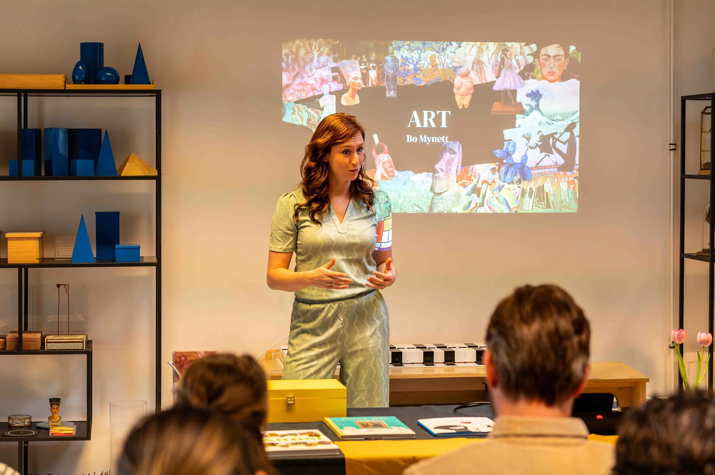 Bo Mynett presenting Art in the Montessori Environment at the Montessori Inspiration Weekend in Delft.