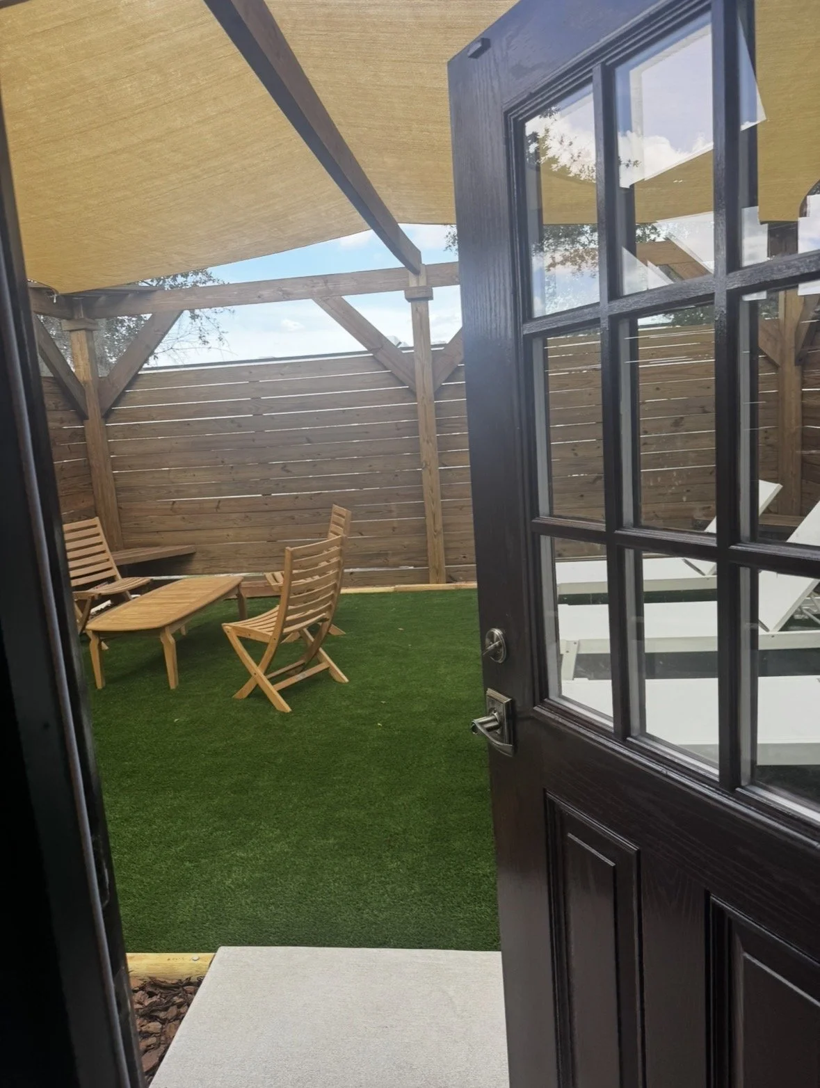 The outdoor courtyard at Gainesville Sauna House