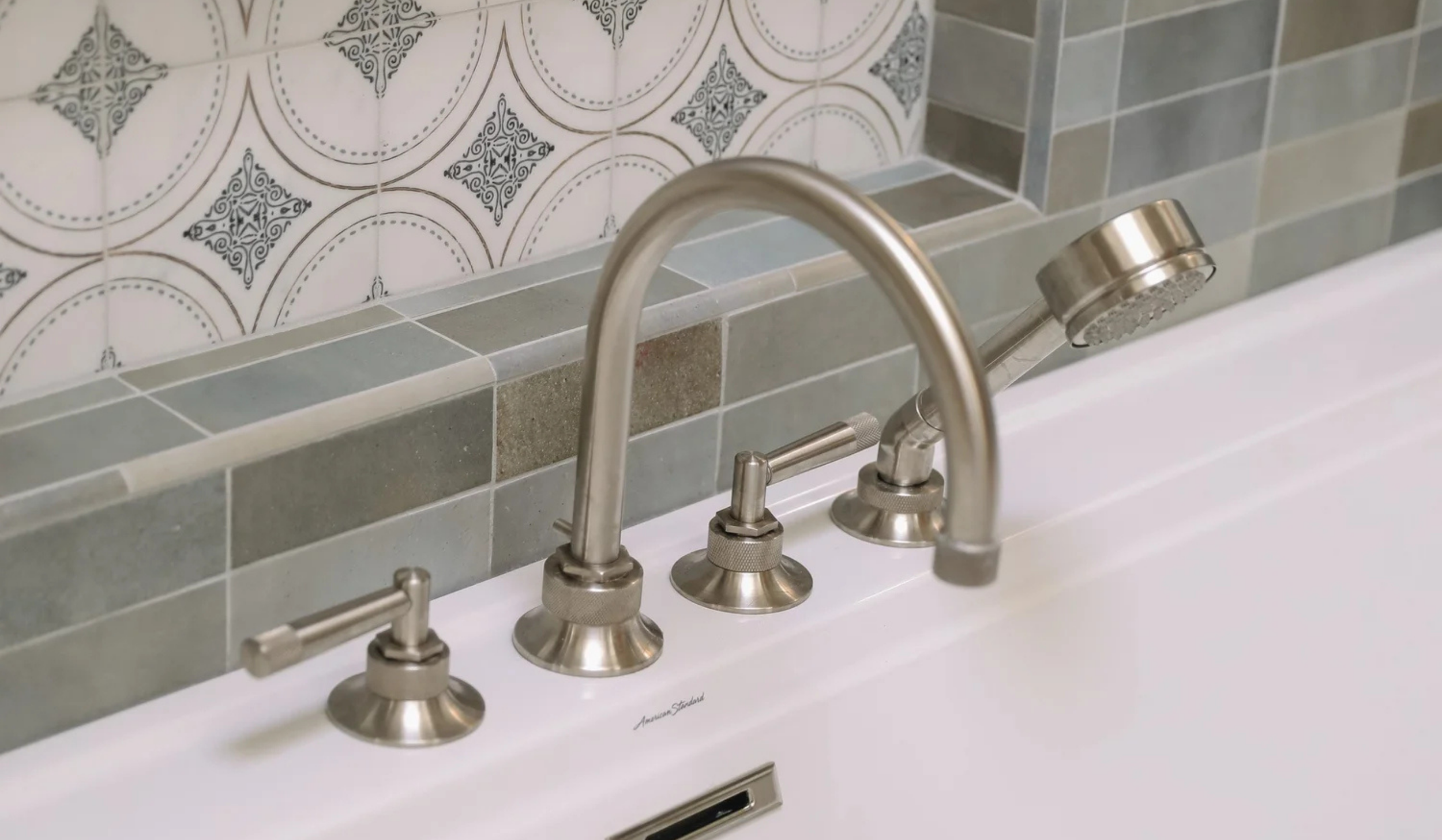 Tub Tile Ideas: 2 Small Bathroom Details Designers Never Miss