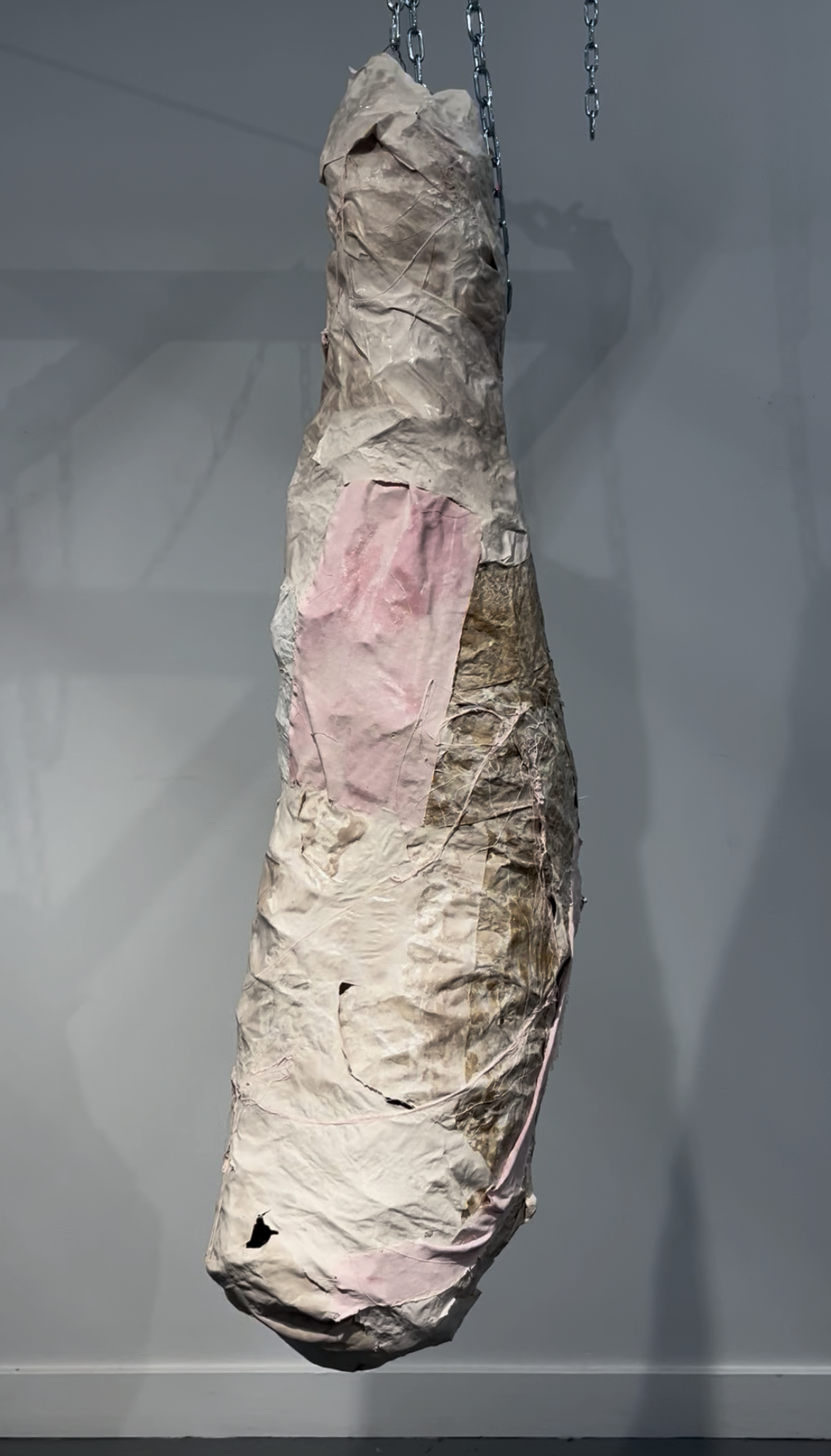 "Sac" 2025 Hanging Moving Sculpture Chicken wire, Fabric, Resin 4"