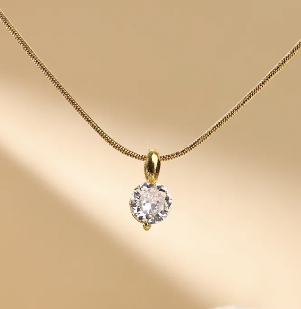 Elegant 18k Gold Plated Necklace With A Glamorous Pendant