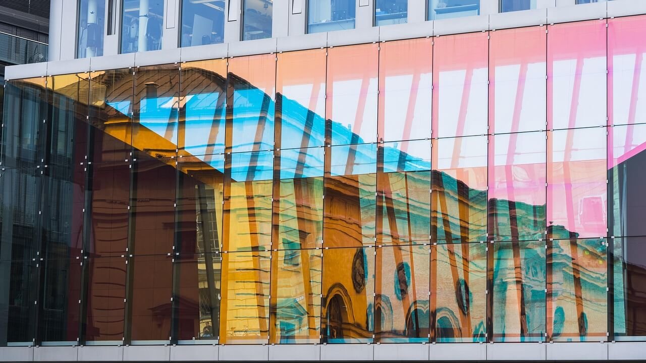 chiemseherin-glass-facade-8016589_1280.jpg