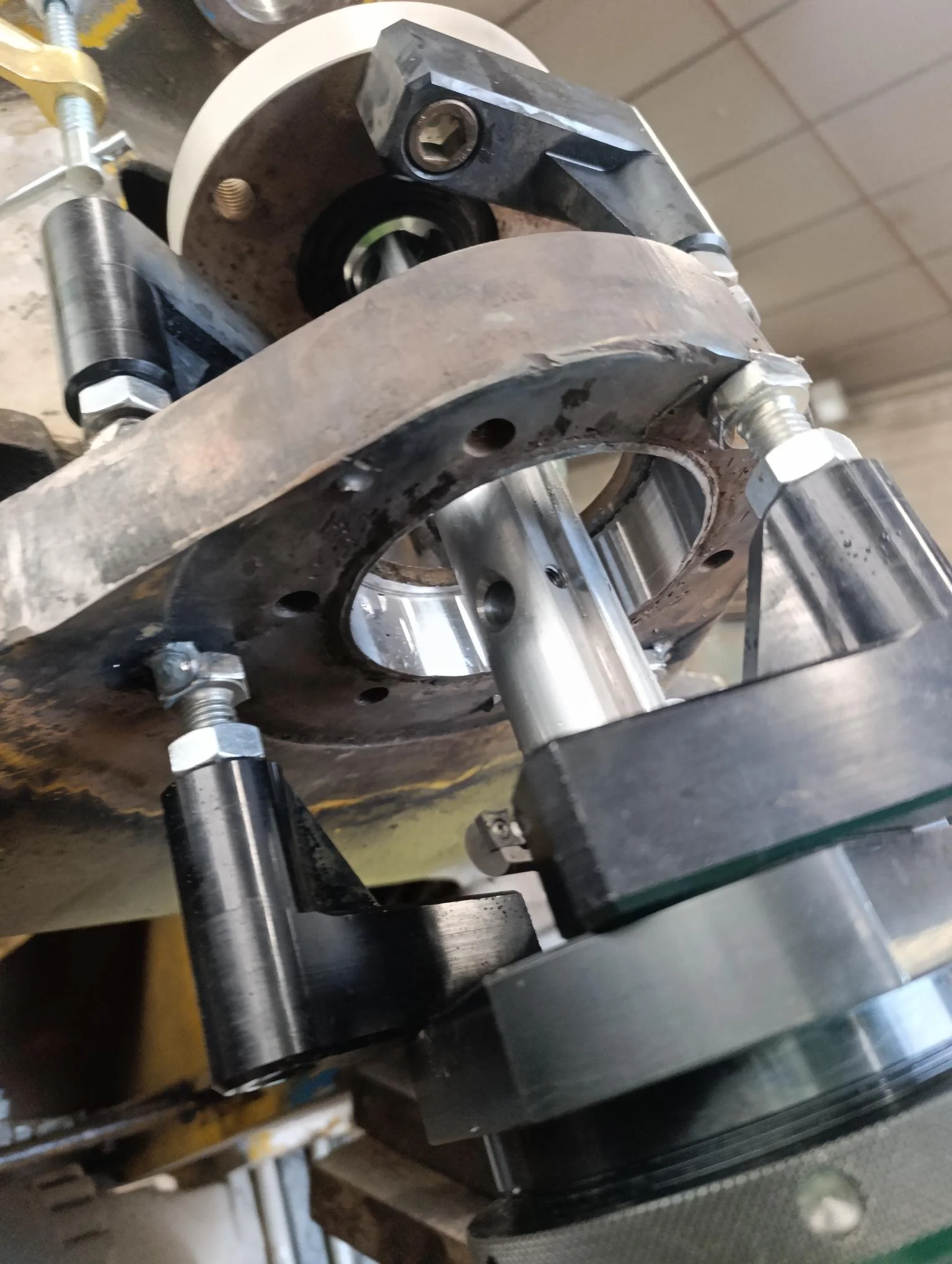 Finition Alésage sur site articulé Komatsu