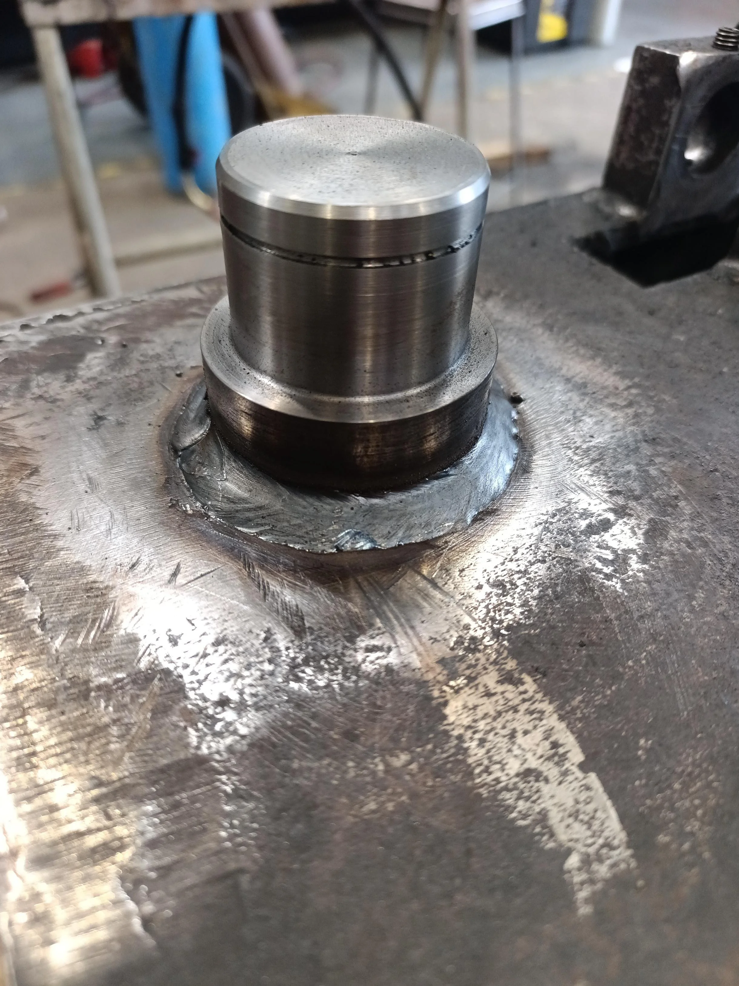 Soudure d'un axe sur un chariot d'entringlage de tube. 