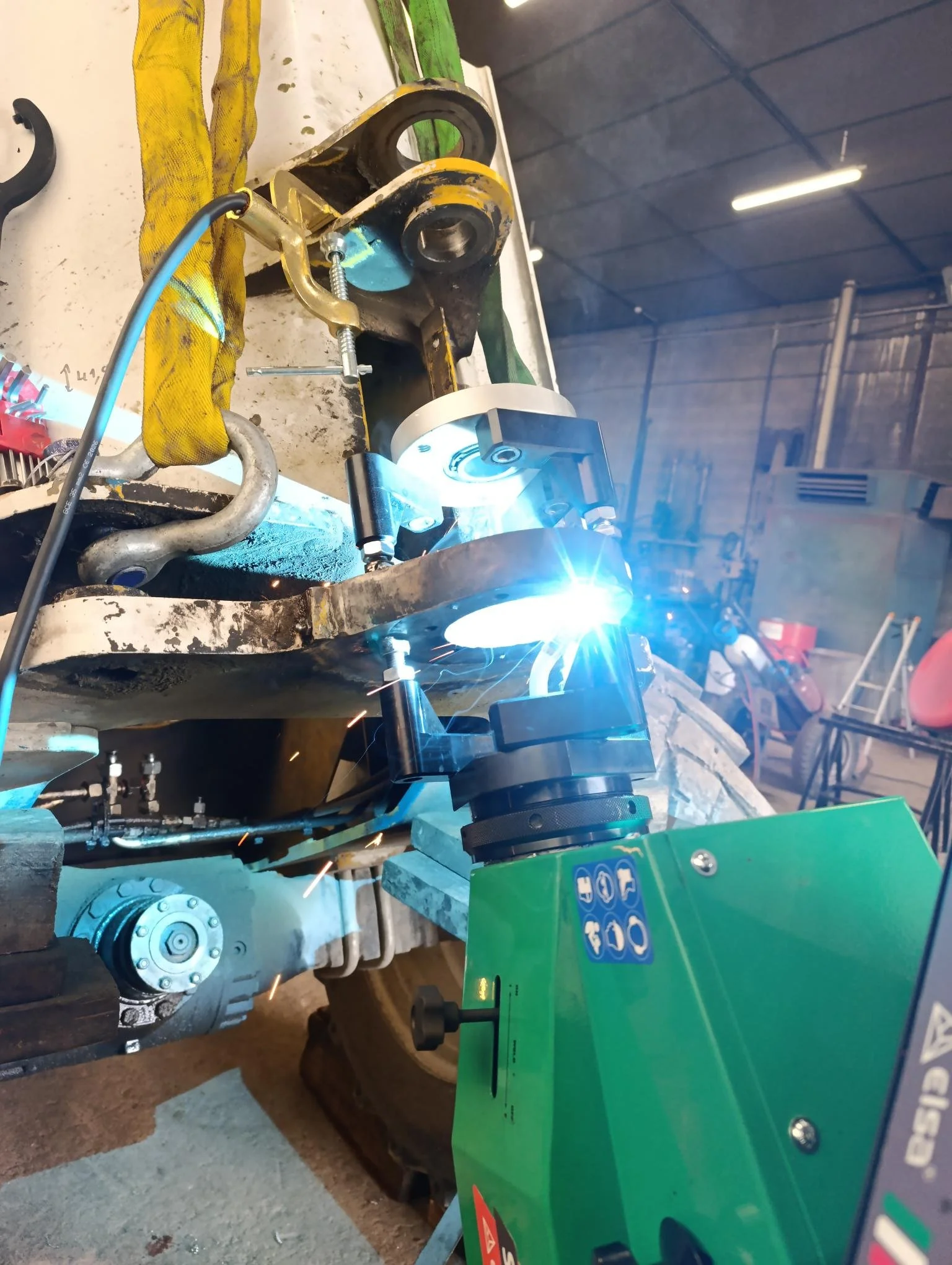 Rechargement alésage sur site articulé Komatsu
