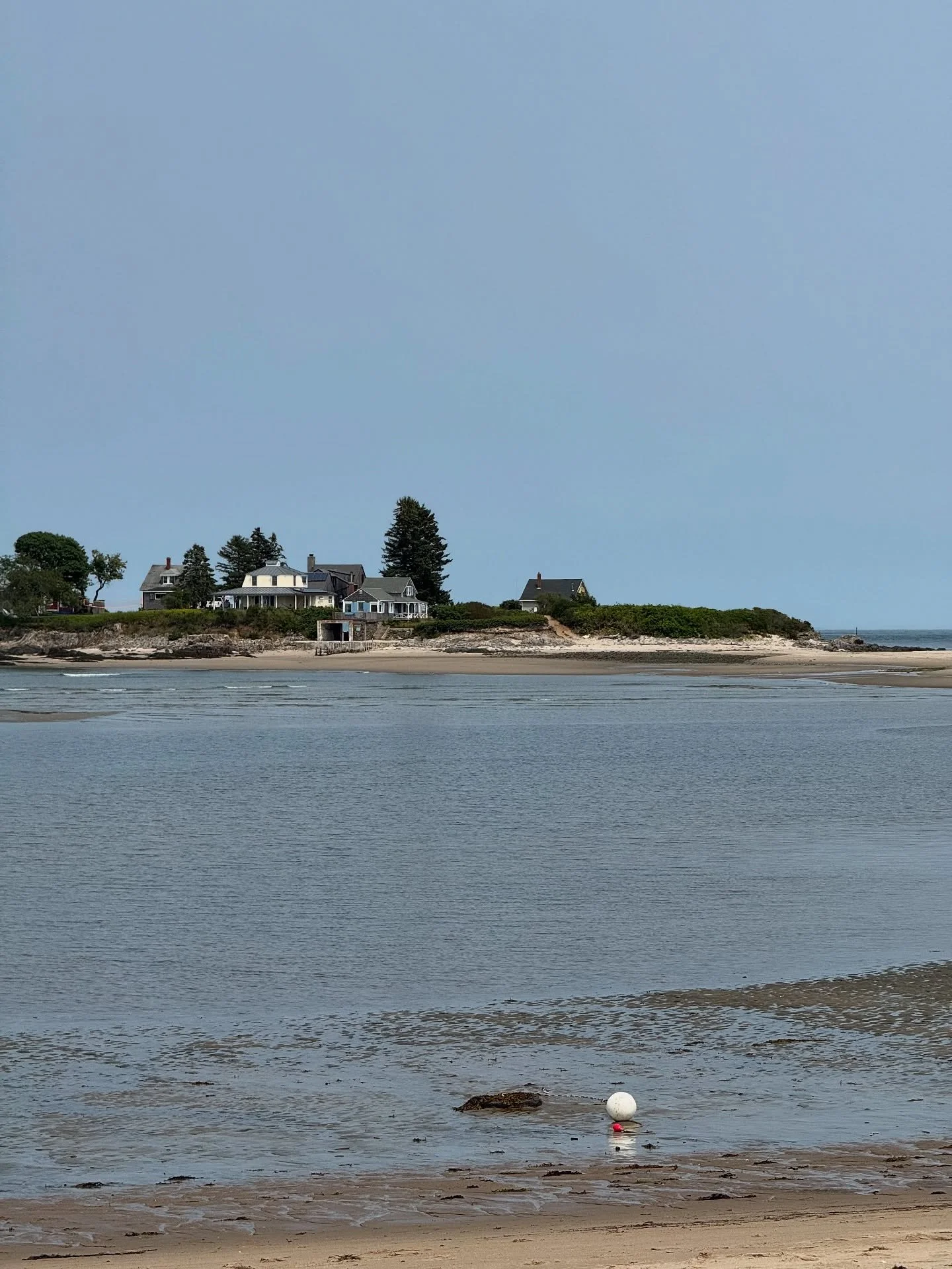 Just Sold! 🏡 Excited to welcome my wonderful buyers to their new beach cottage in Maine. 🌊⛵️ 

There&rsquo;s something so special about helping clients find not just a house, but the lifestyle they&rsquo;ve been imagining - morning walks on a sandy