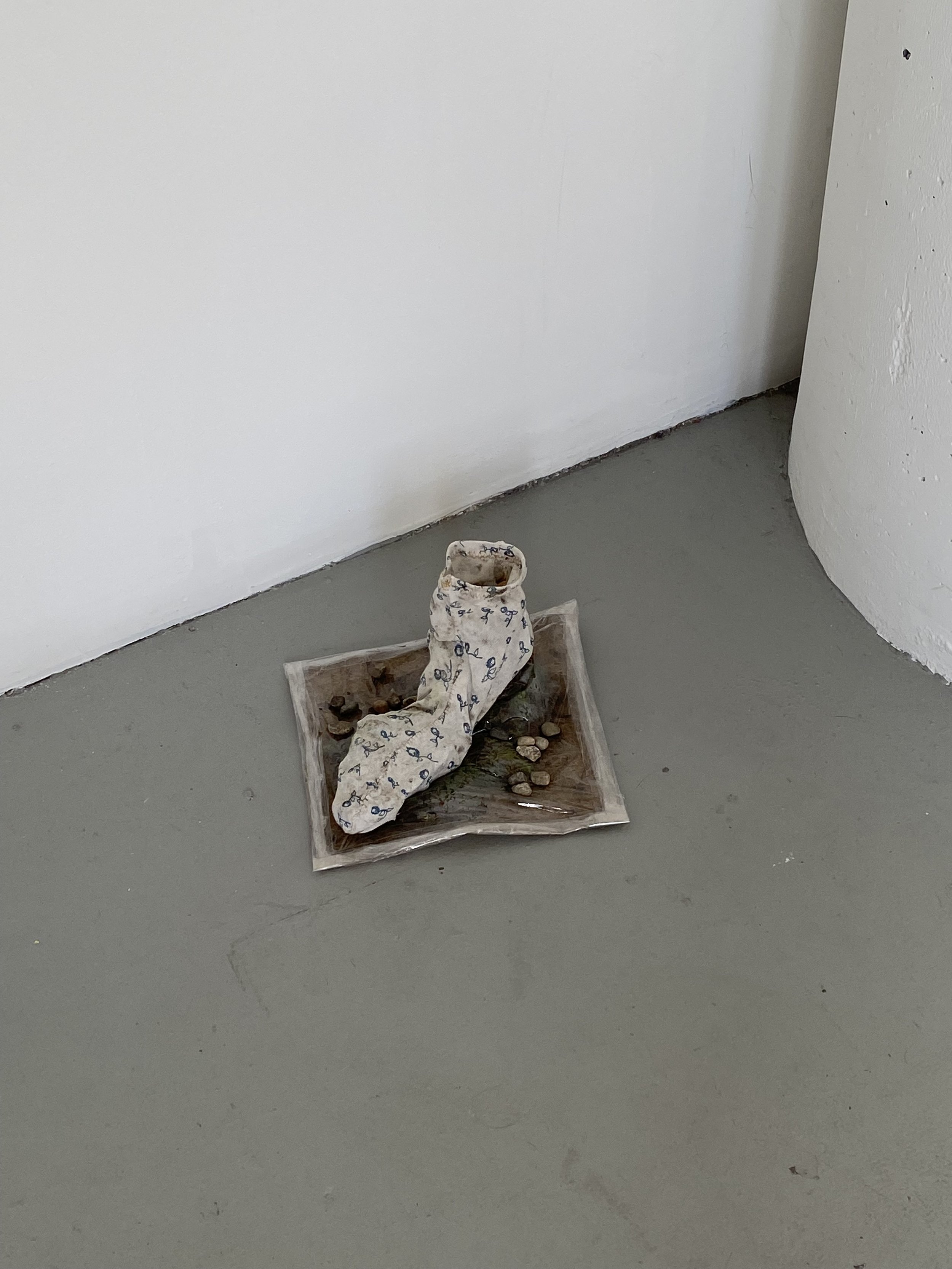"rock sock" 
/
bedsheet, thread, plastic wrap, hemp fiber pads, moss and ground fragments from apple river, asphalt, rocks, stoneware
/
10” x 10” x 5”

