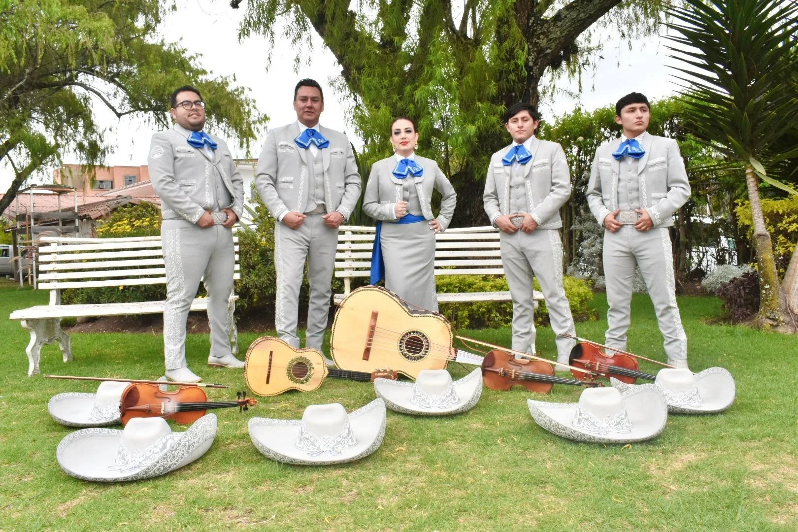 mariachis.jpg
