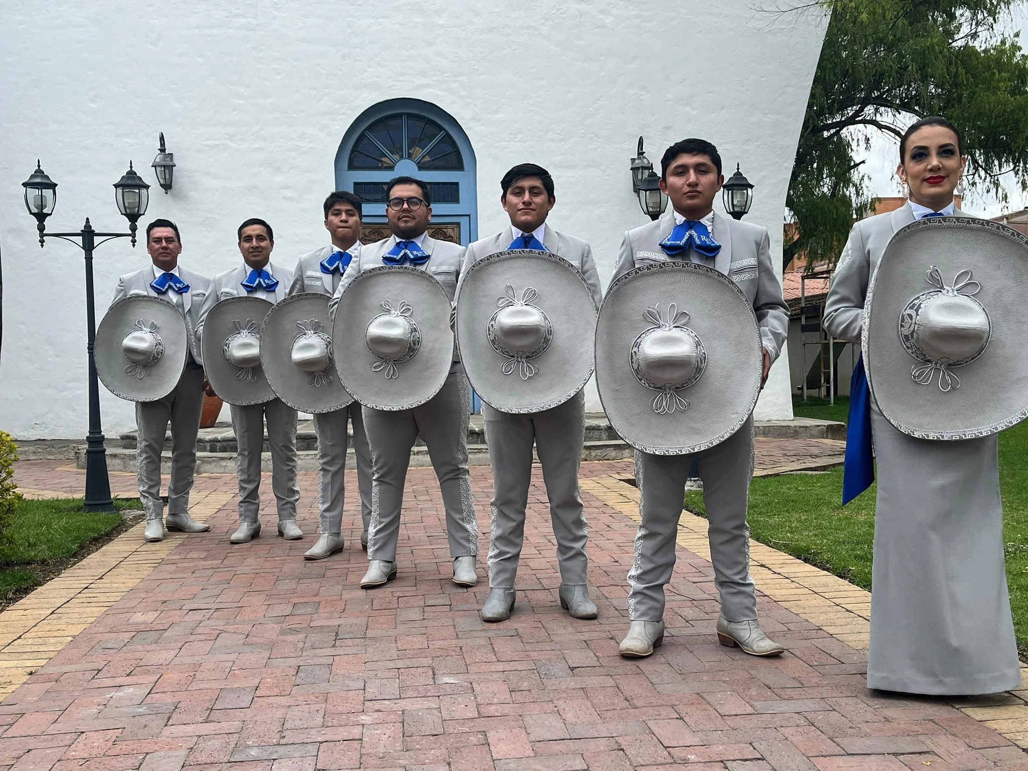 GRUPO MARIACHI.jpg