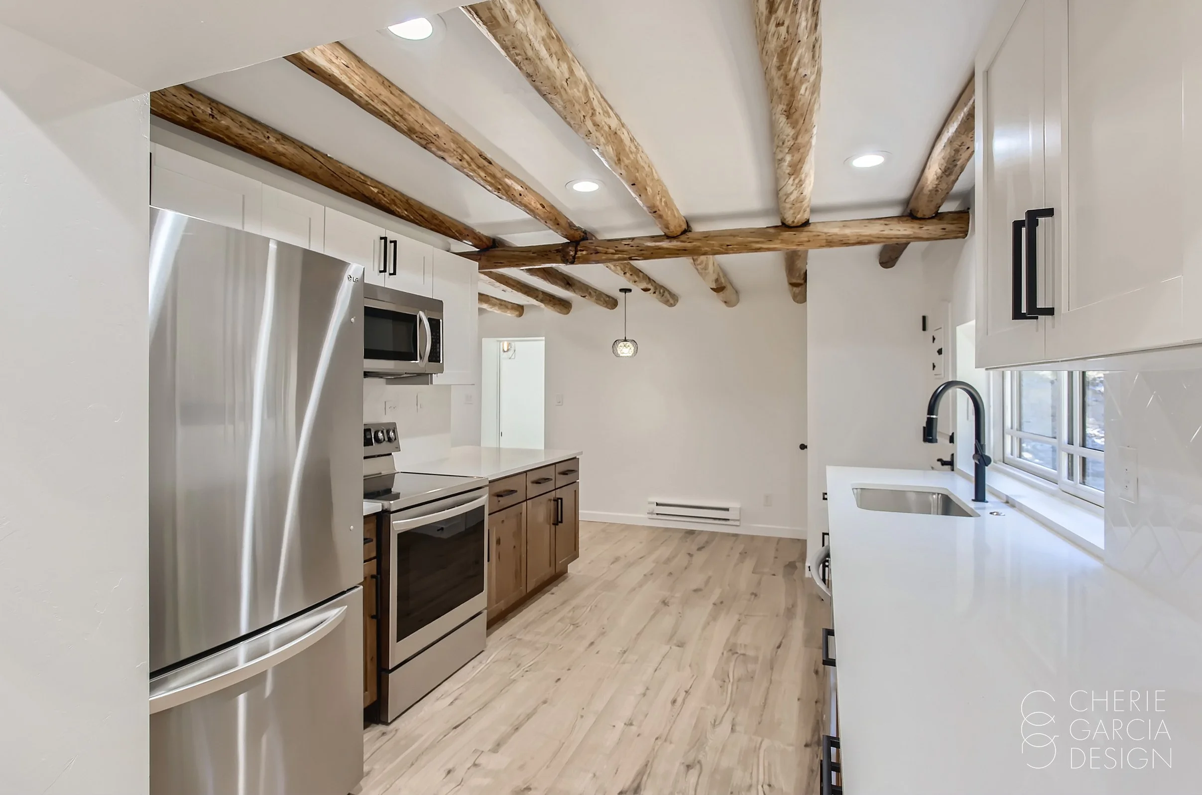 ConfierCabin_kitchen3-b.jpg