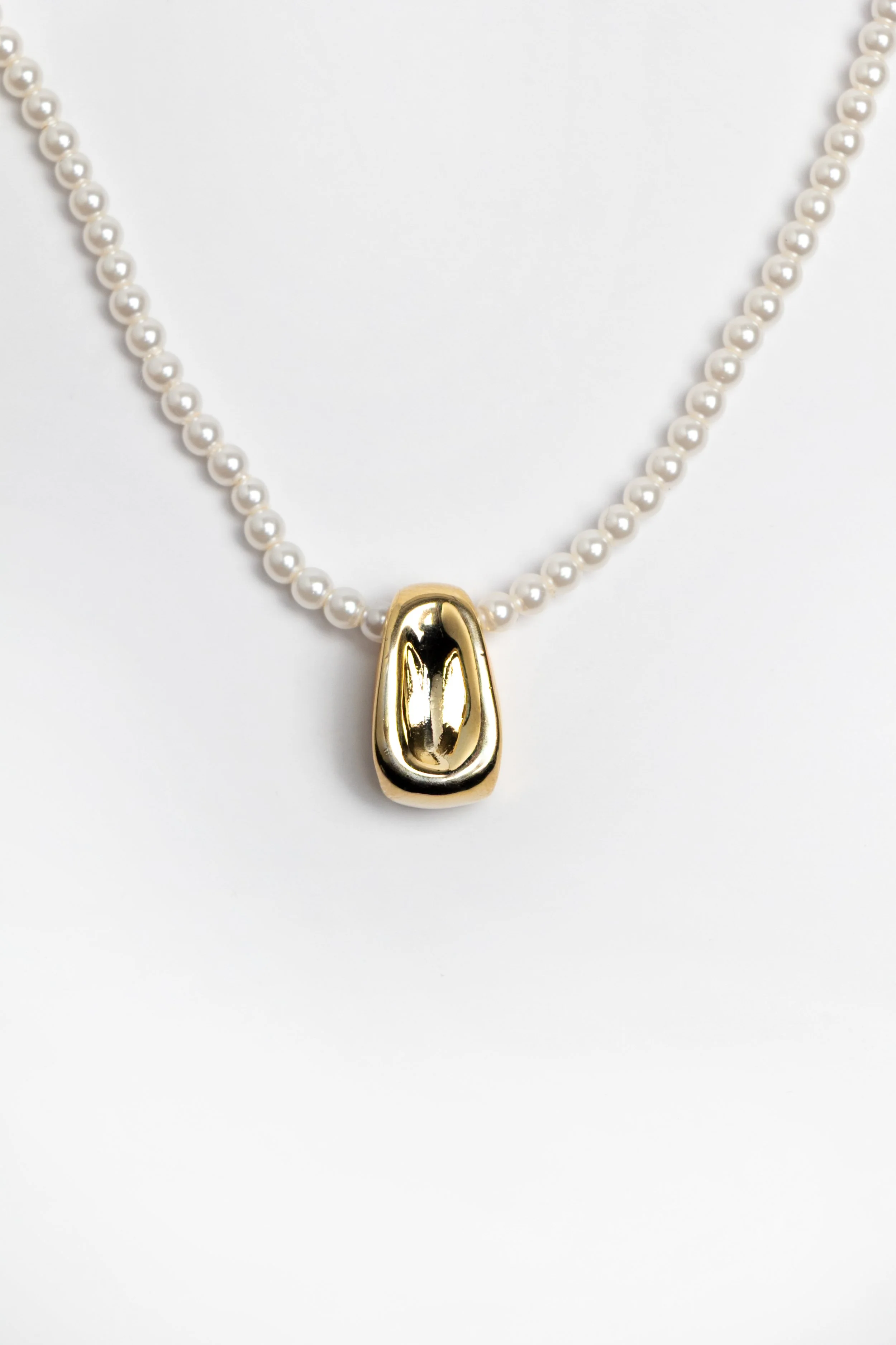 12. SHELL NECKLACE.jpg