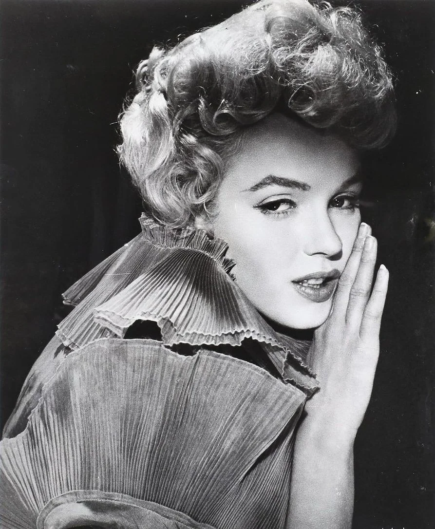 Marilyn_Monroe__Prince_&_the_Showgirl__1957_promo_portrait.jpg