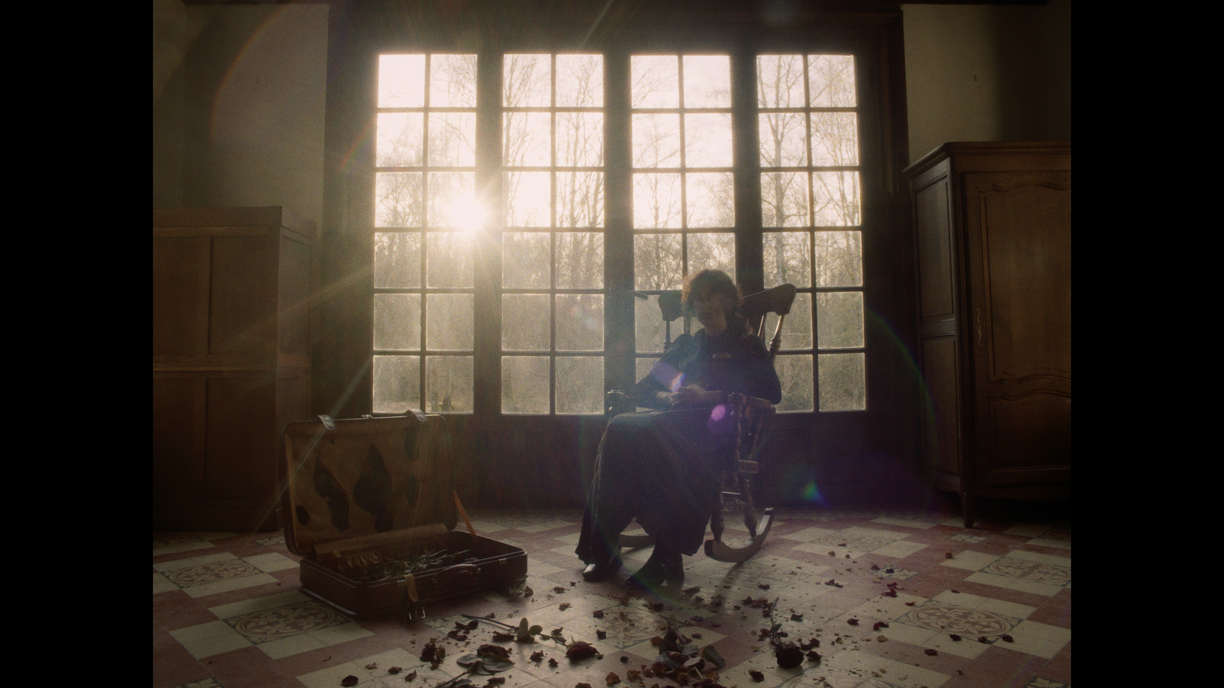 F10_La_Fille_aux_Fleurs_FINAL.mov_20260612_232625.184.png