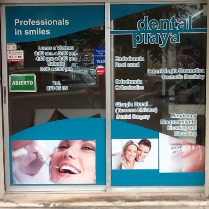 Dental Playa storefront.