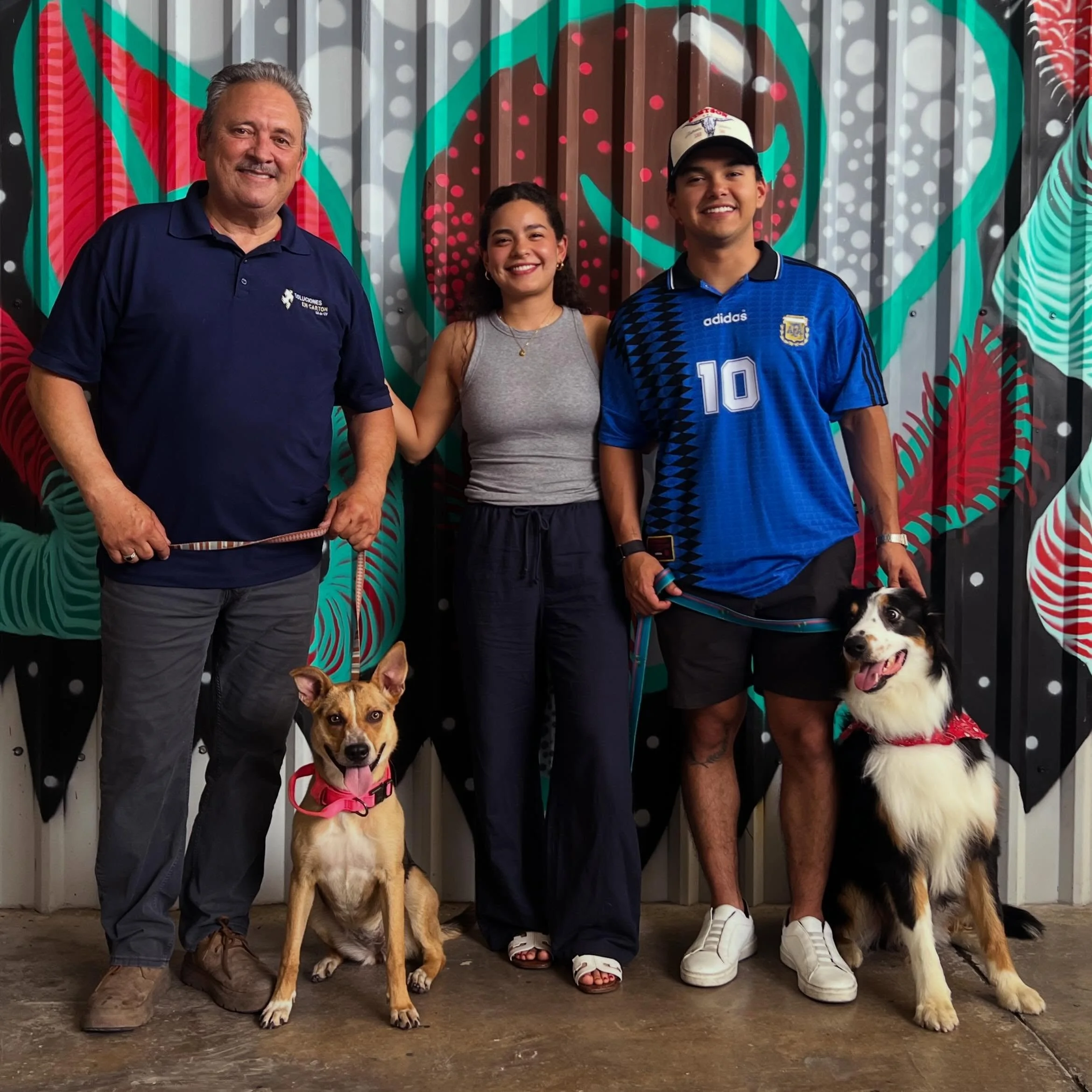 El Ori&oacute;n ya tiene casa🏡

Estamos muy contentos y agradecidos con la familia Rizzo por incluir a Ori&oacute;n a su manada 

Ahora si todos a trabajar y a disfrutar de sus perros Donatella y Ori&oacute;n