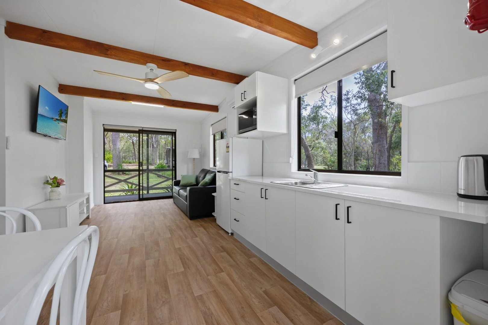 Kitchen &amp; dining area
