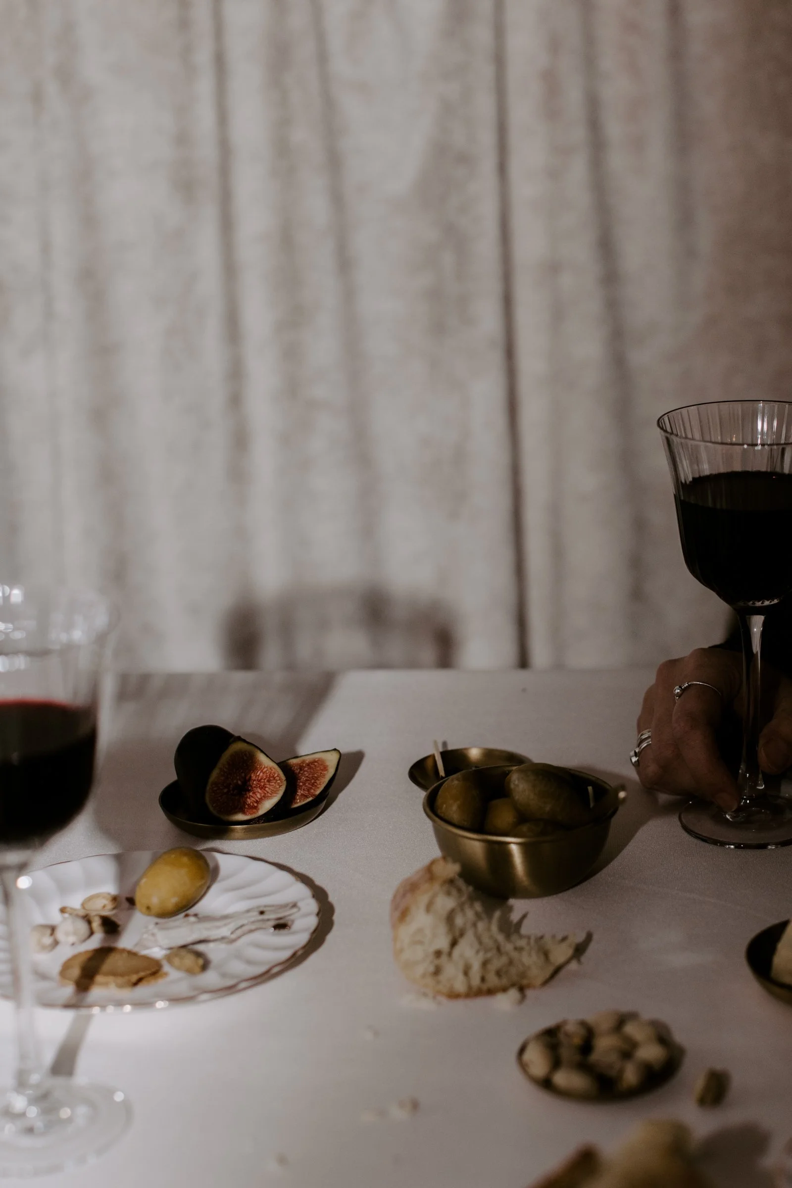 Al fresco dining table with wine and figs at Solenne small-group women's retreat