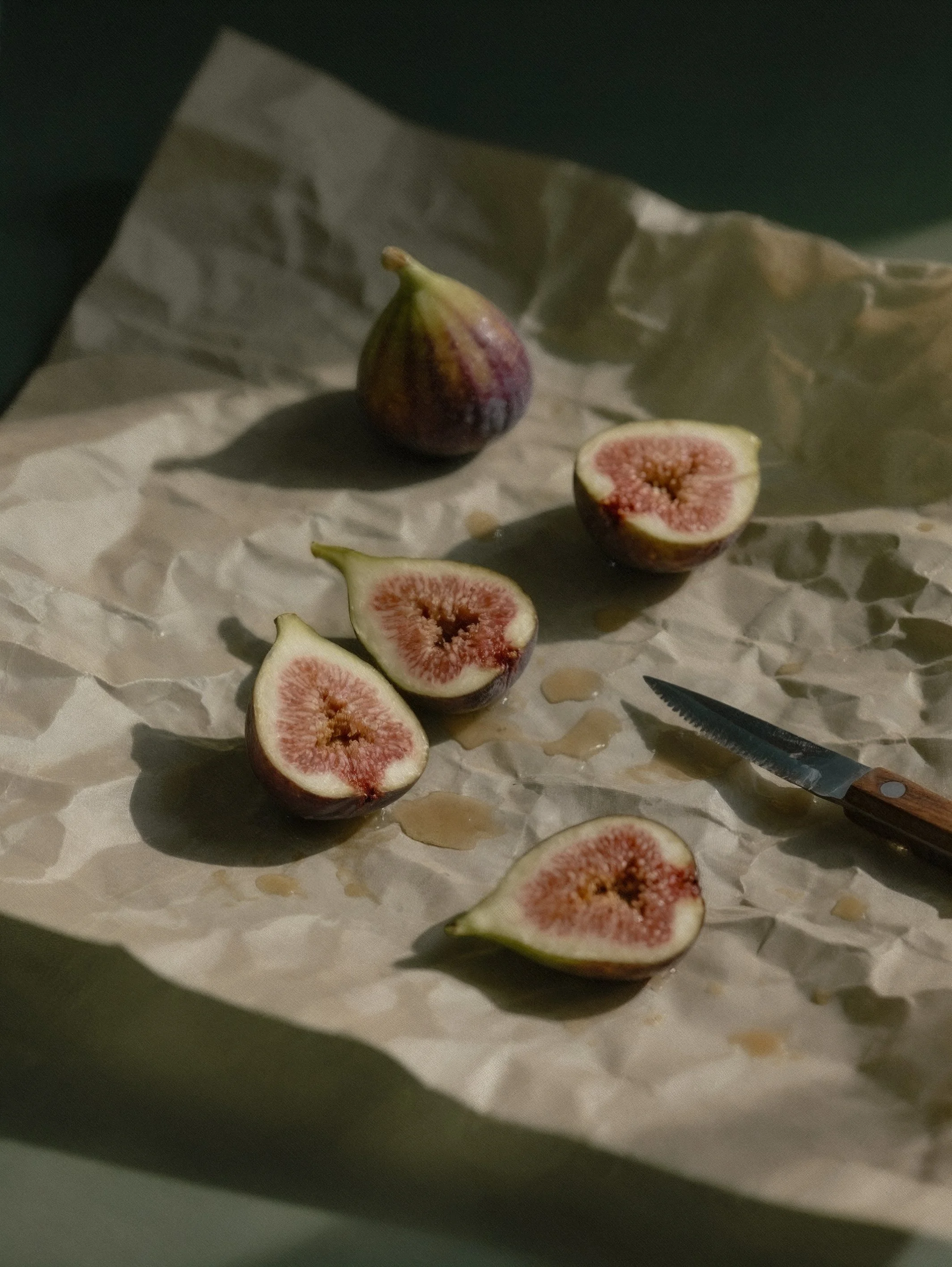 Fresh figs at farm-to-table dining experience during women's retreat Italy
