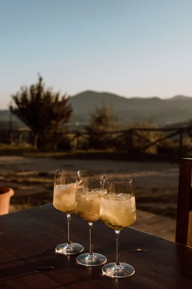 il posto sunset drinks.webp