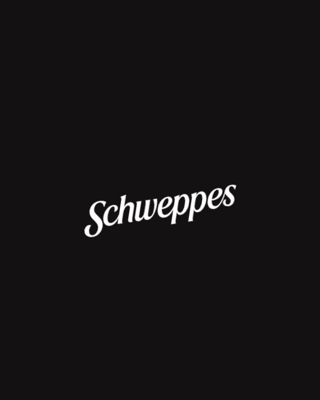 Logotipo da marca Schweppes com fundo preto