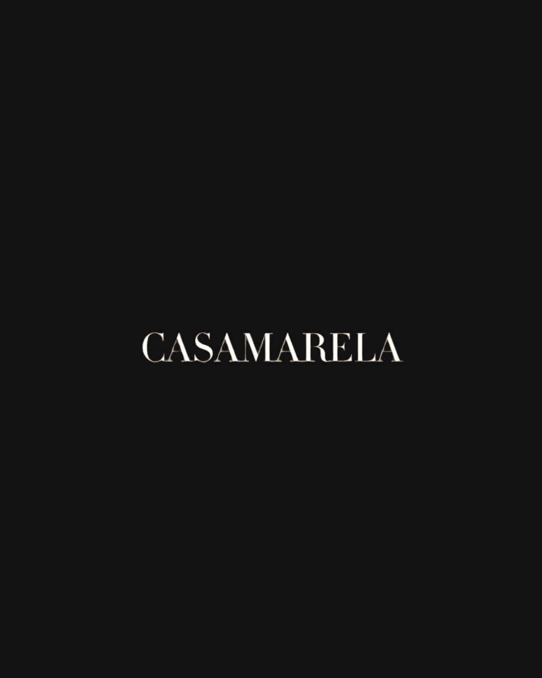 Imagem de fundo preto com o nome "CASAMARELA" em letras brancas no centro.