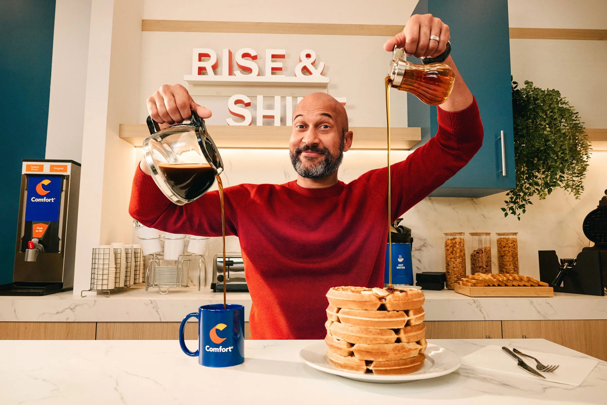 77113_zTHhPU_johnson-choice-hotels-keegan-michael-key-2026-07.jpg