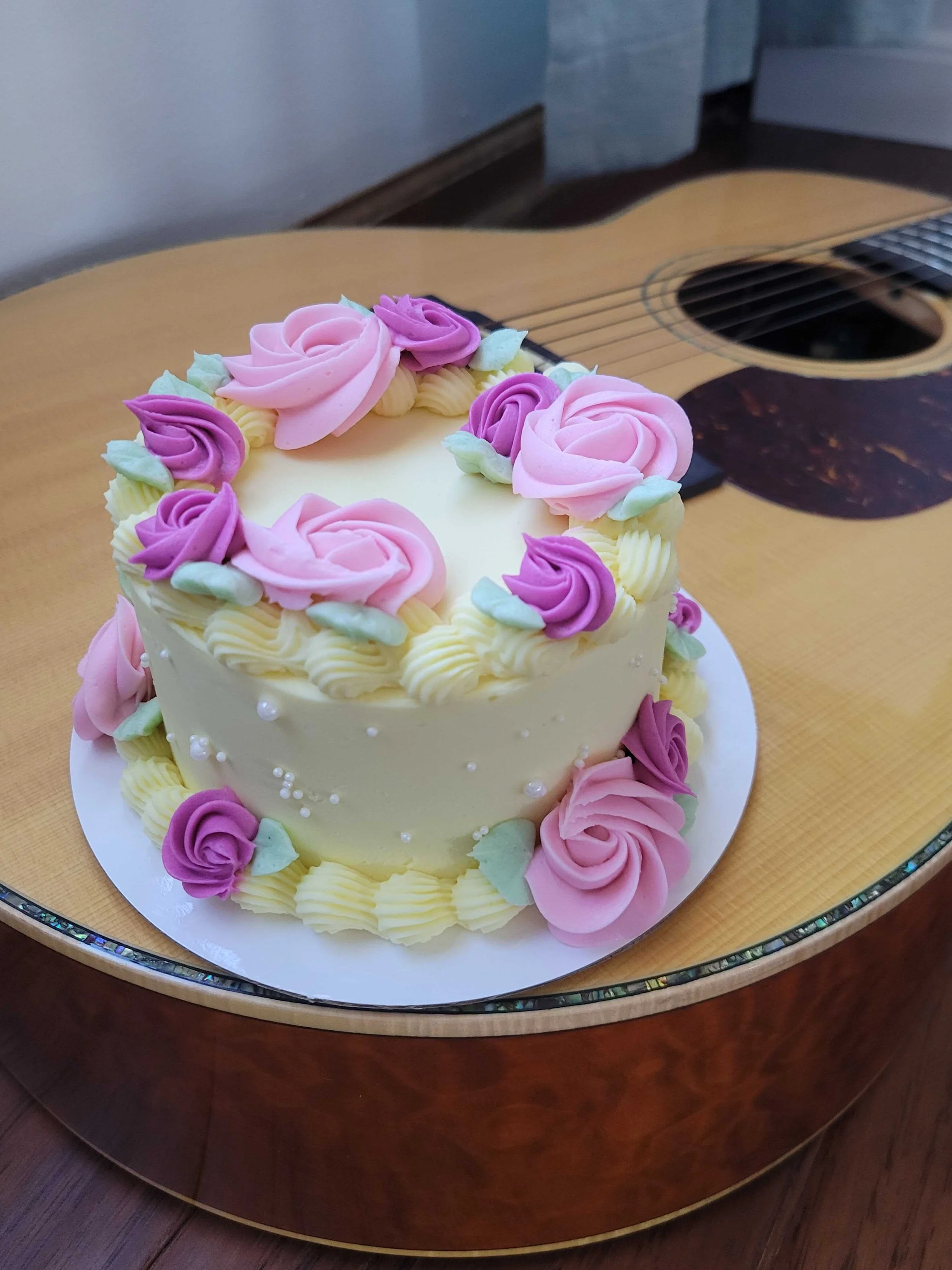 Floral Cake Decorating and Live music