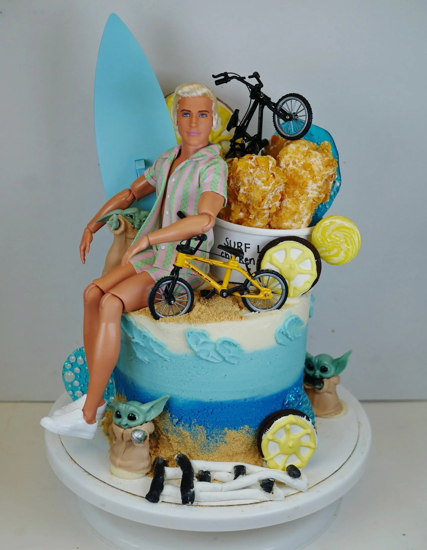 Surf Lodge x Soul Cycle x Mini Yoda.
.
.
.
.
#cakedecorating #cake #birthdaycake  #sweets #yummy #eatingfortheinsta #cakecakecake #cakesofinsta #foodie #dessert #baking #buttercream #cakegram #instacake #baker #cakeoftheday #cakesofinstagram #customc