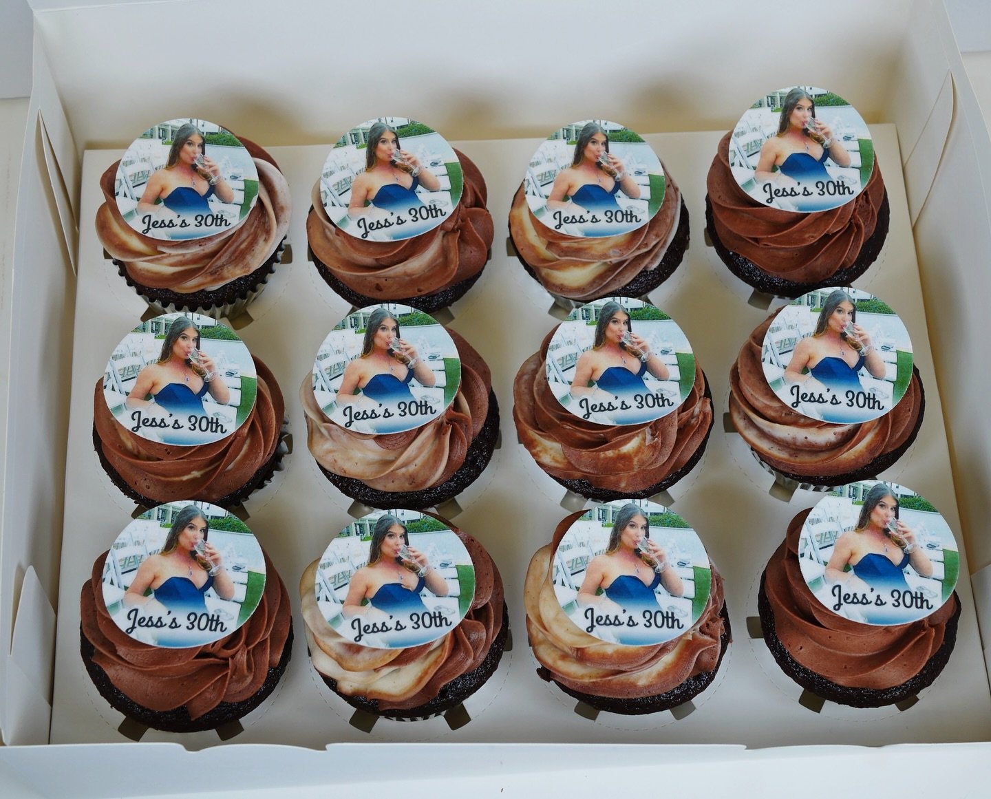 Custom cupcakes with an edible picture of the birthday girl🧁.
.
.
.
.
#cakedecorating #cupcakes #sweets #yummy #eatingfortheinsta #cupcake #foodie #dessert #baking #instacake #cakesofinstagram #cupcakedecoration #customcupcakes  #birthdaycupcakes