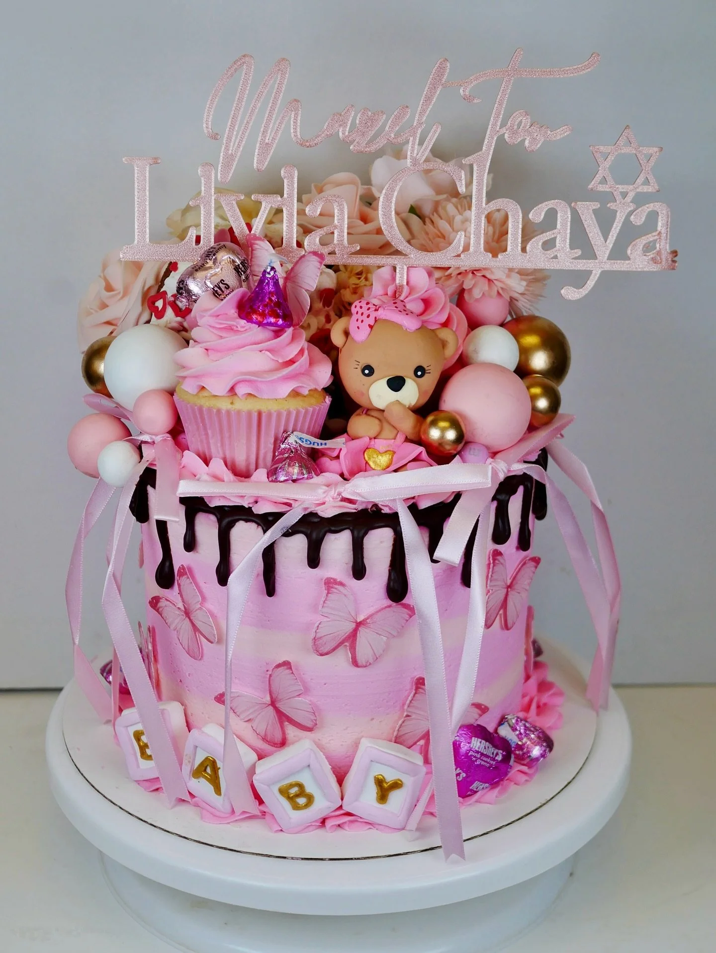 Baby naming cake for Livia Chaya 💗🎀🌸.
.
.
.
.
#cake #customcakes #sweets #dessert #cakecakecake #yum #yummy #cakedecorating #cakes  #eatingfortheinsta #foodie #baking #cakedecoration #buttercreamcake #cakesofinstagram