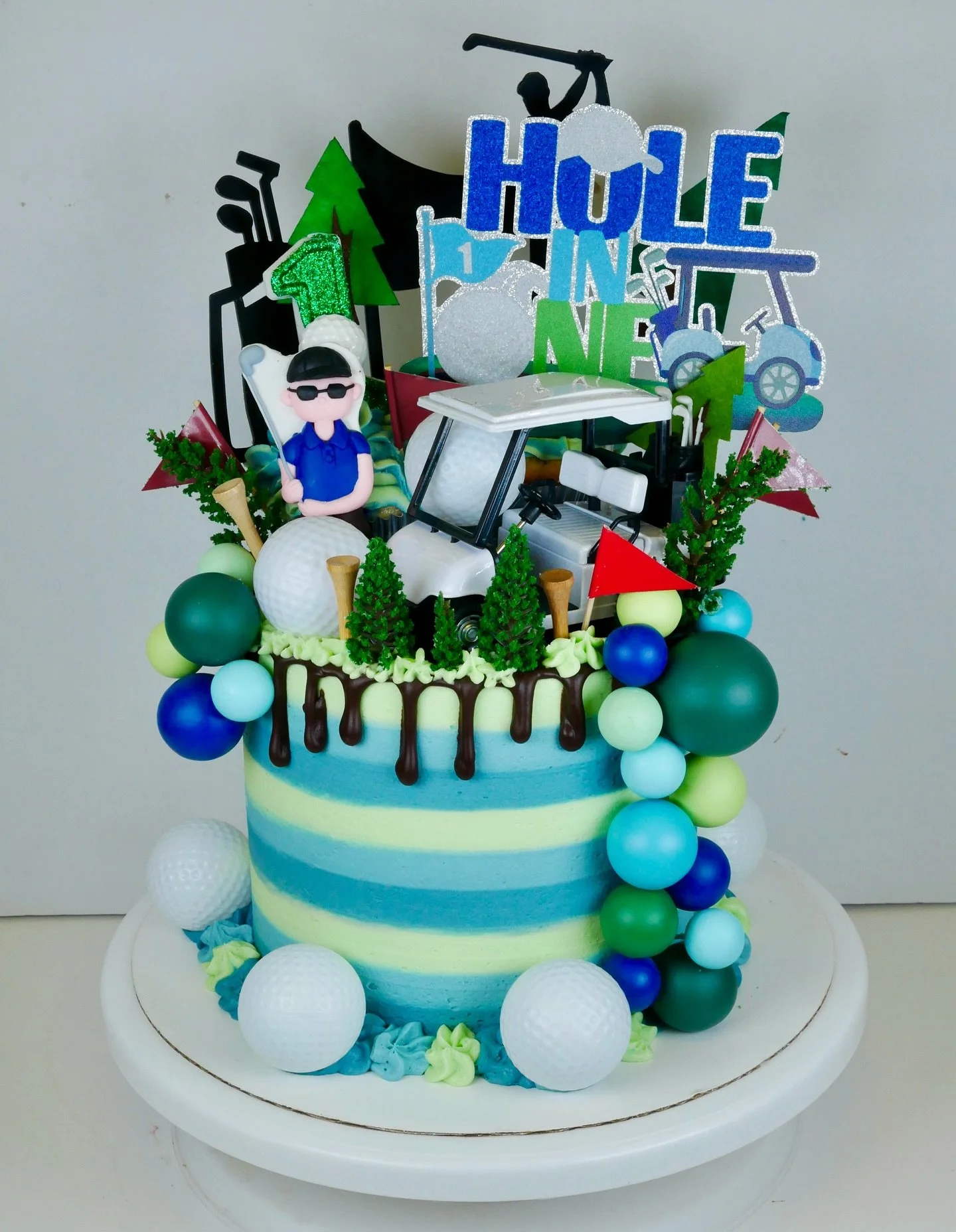 Hole in one 1st birthday cake ⛳️🏌️&zwj;♂️.
.
.
.
.
#birthdaycake #cake #customcakes #sweets #dessert #cakecakecake #yum #yummy #cakedecorating #cakes  #eatingfortheinsta #foodie #baking #cakedecoration #buttercreamcake #cakesofinstagram #firstbirthd