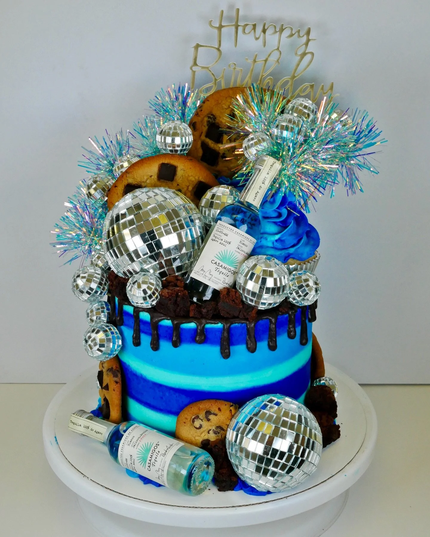 Swipe to see the flavor 😋.
.
.
.
.
#birthdaycake #cake #customcakes #sweets #dessert #cakecakecake #yum #yummy #cakedecorating #cakes  #eatingfortheinsta #foodie #baking #cakedecoration #buttercreamcake #cakesofinstagram #newyorkcake #newyorkcity #n