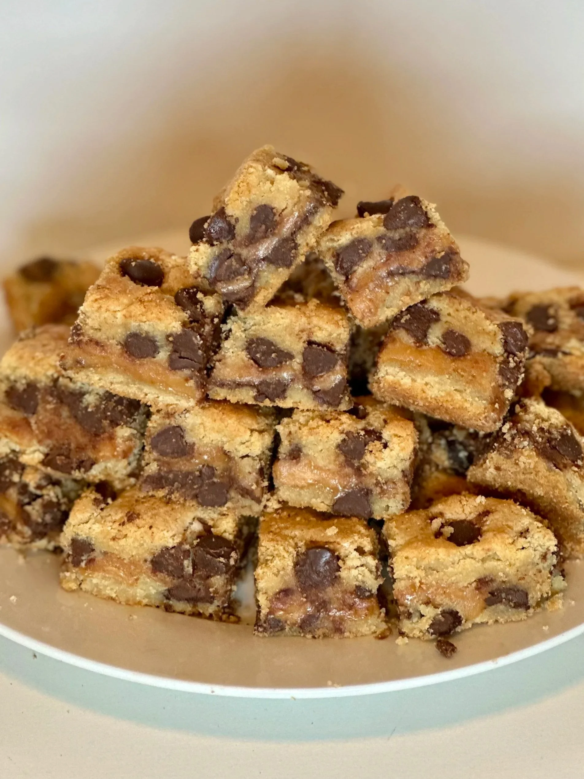 Salted Caramel Chocolate Chip Cookie Bars