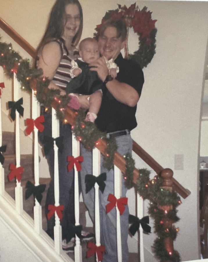 Family Christmas 2004.png