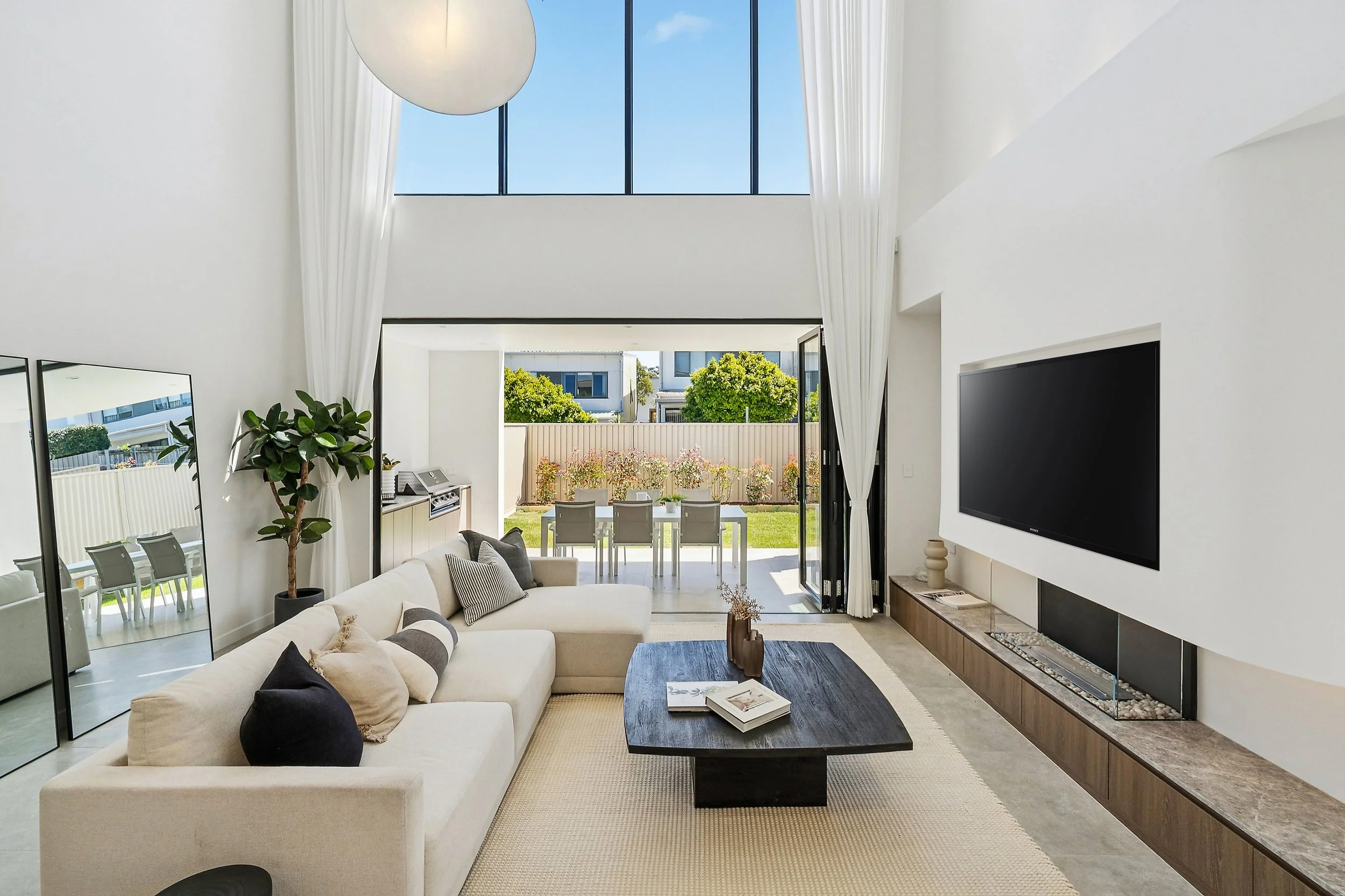 Living Room-01.jpg