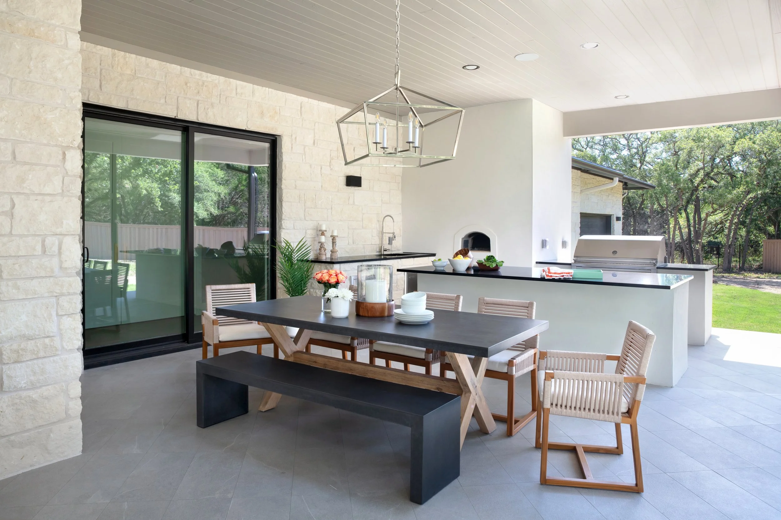 Outdoor.Dining_MOI19.jpg