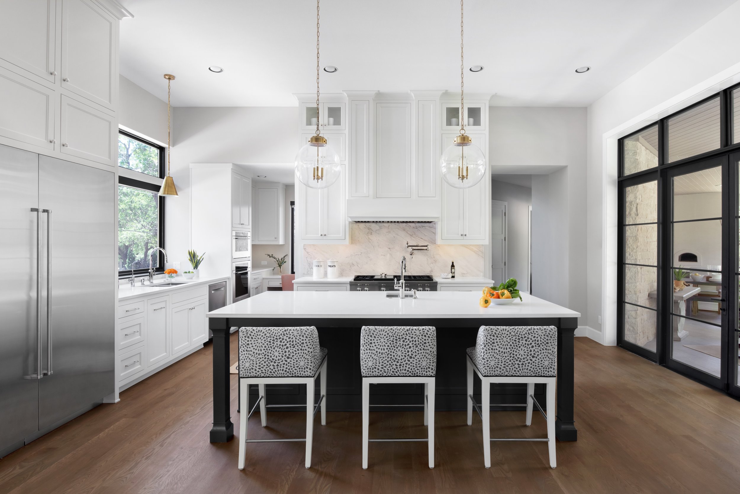 Kitchen.StraightOn_MOI19.jpg