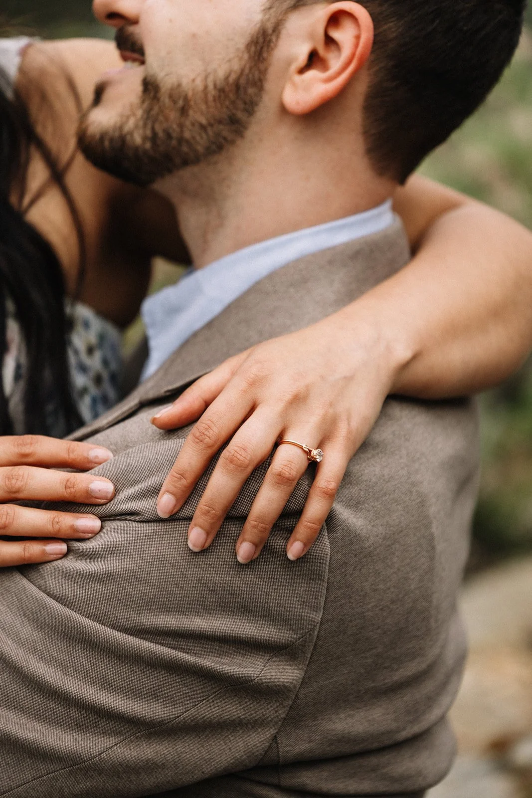 engagement session Yosemite granite cliffs background (13).jpg